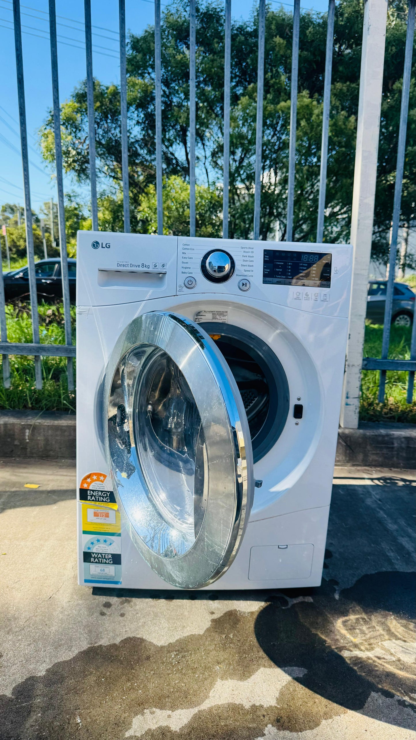 LG 8KGS FRONT LOADER WASHING MACHINE