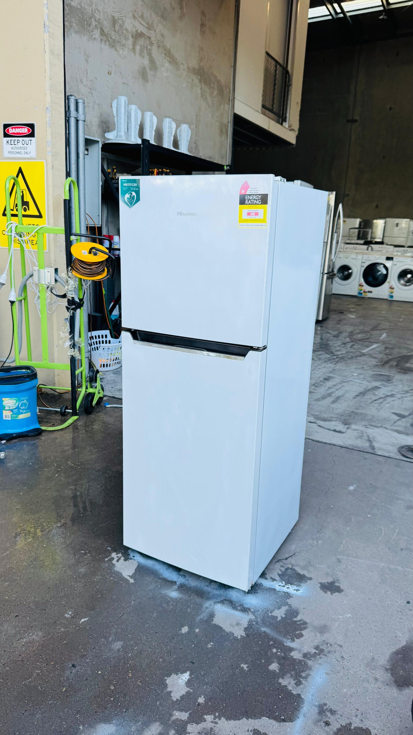 HISENSE 230 LITRES FRIDGE FREEZER