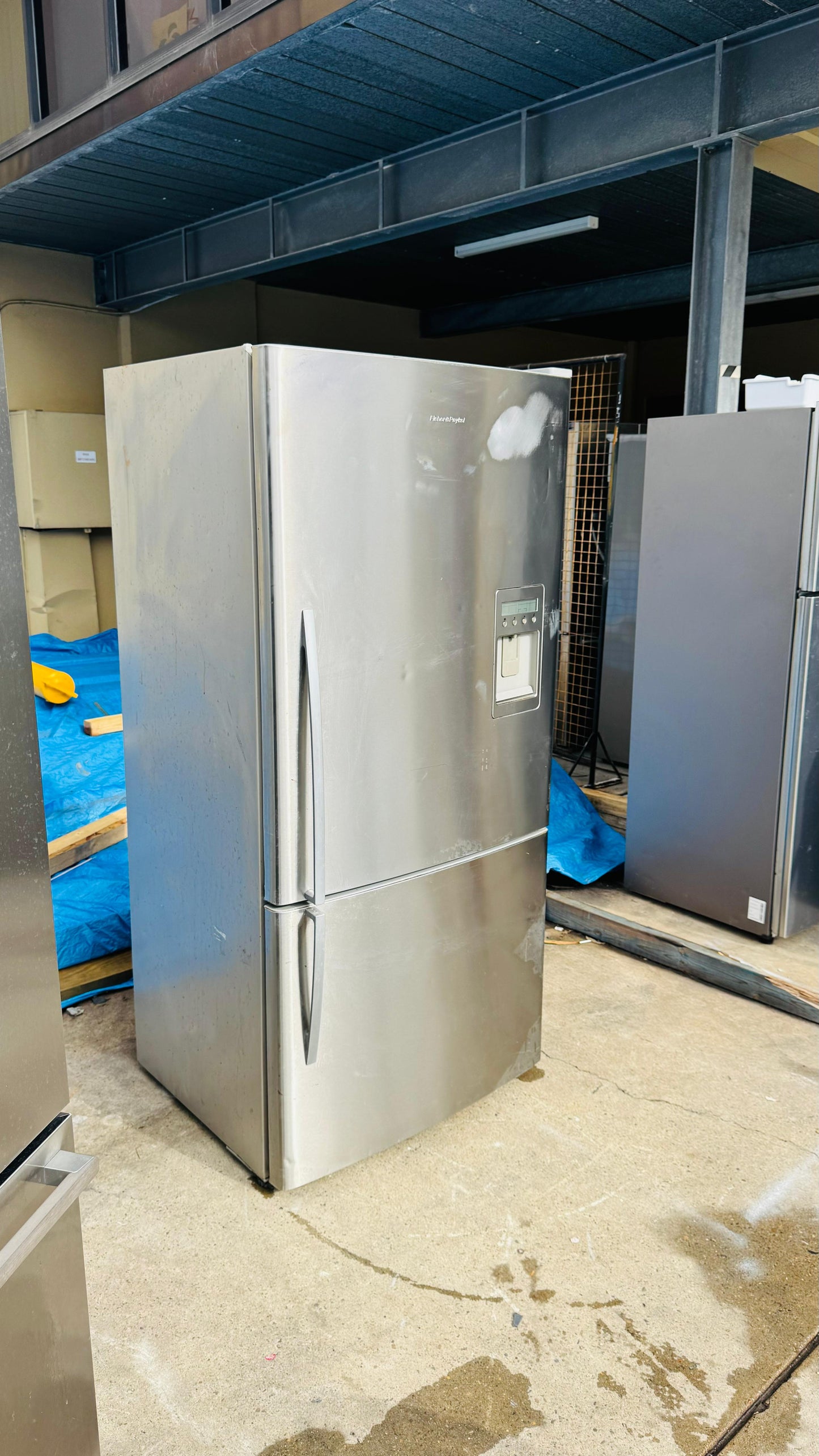 FISHER AND PAYKEL 519 LITRES FRIDGE FREEZER