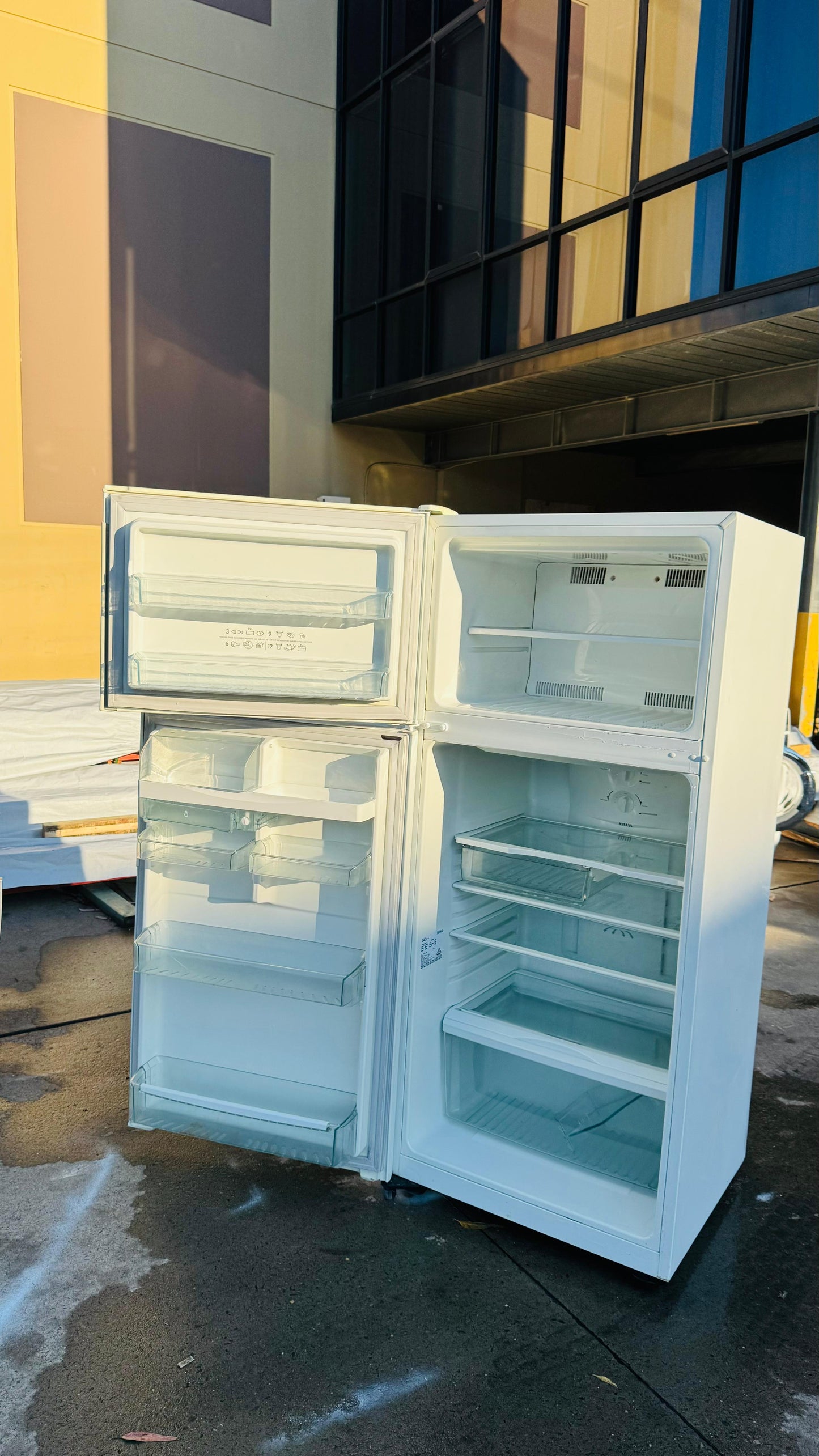 WESTINGHOUSE 416 LITRES FRIDGE FREEZER