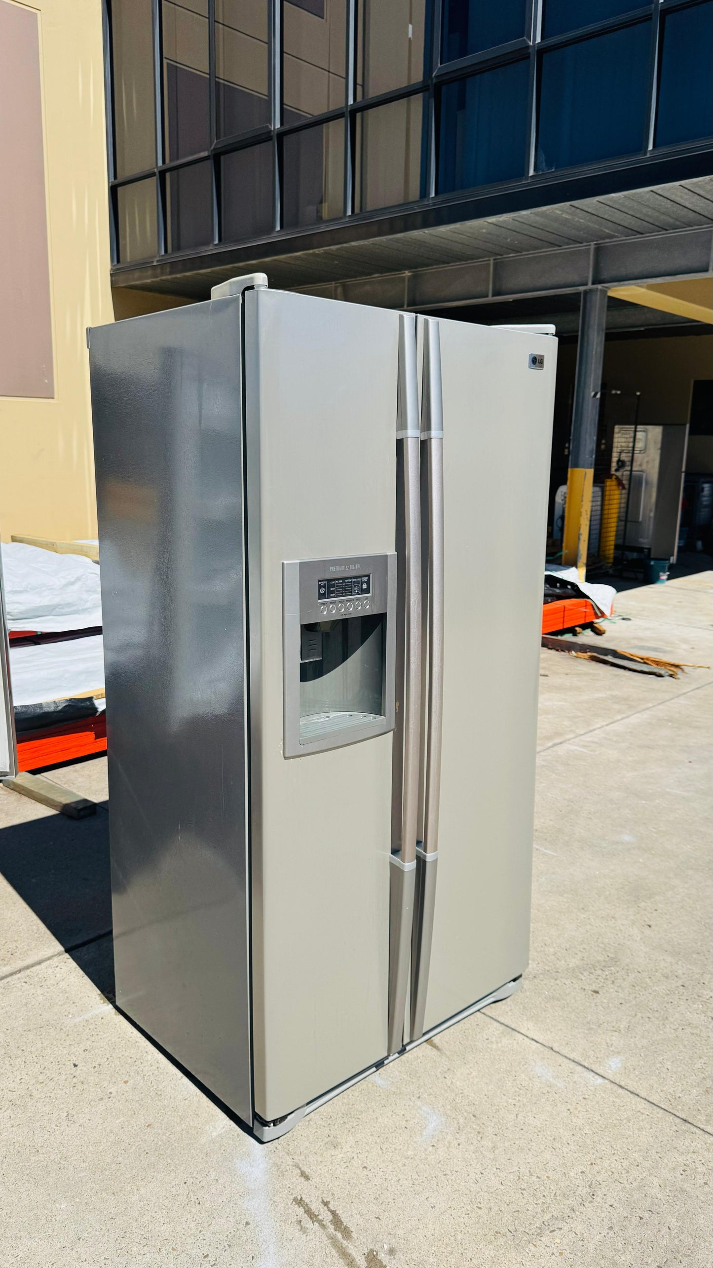 LG SIDE BY SIDE 567 LITRES FRIDGE FREEZER