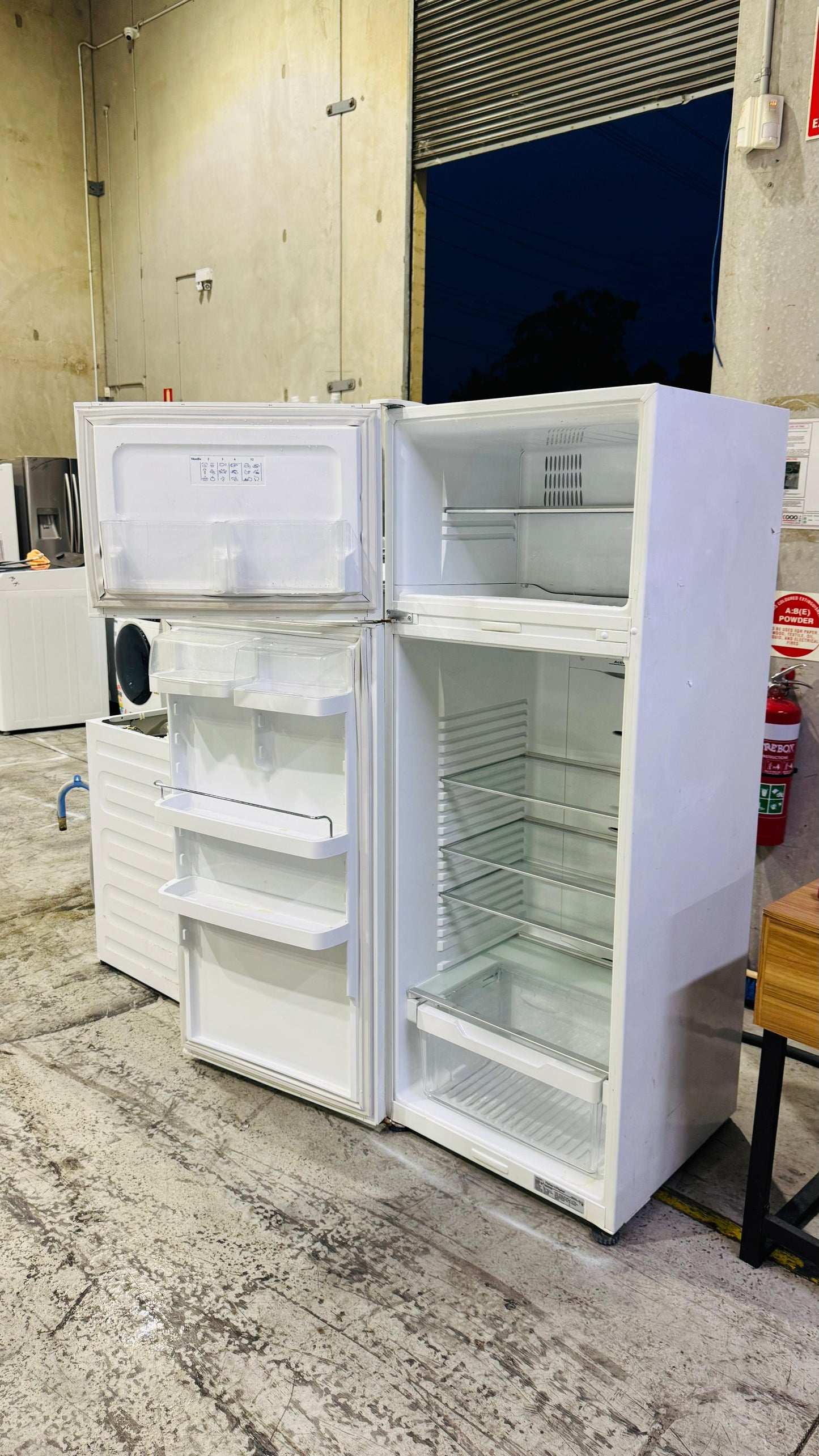 FISHER AND PAYKEL 411 LITRES FRIDGE FREEZER