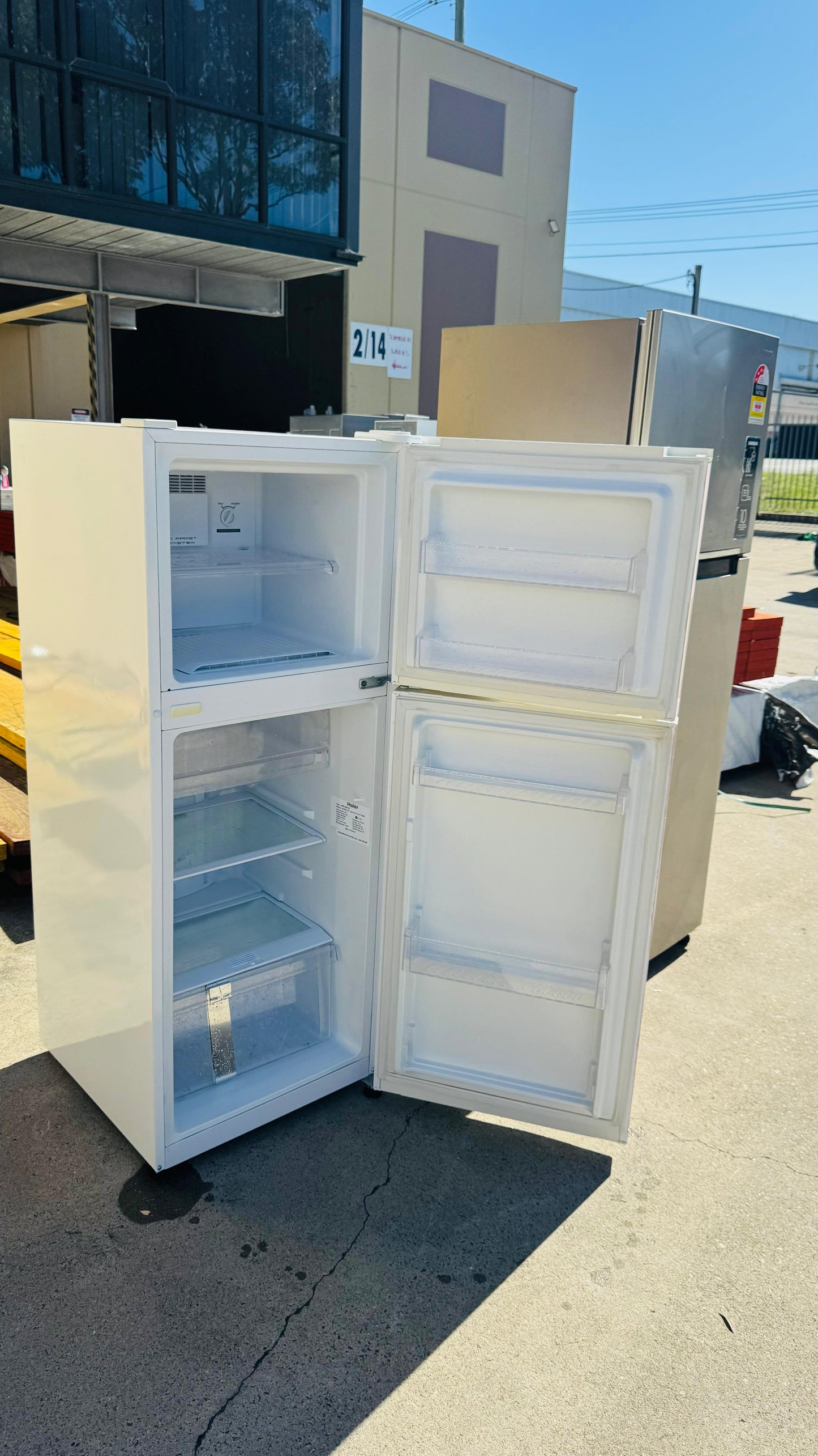 HAIER 224 LITRES FRIDGE FREEZER