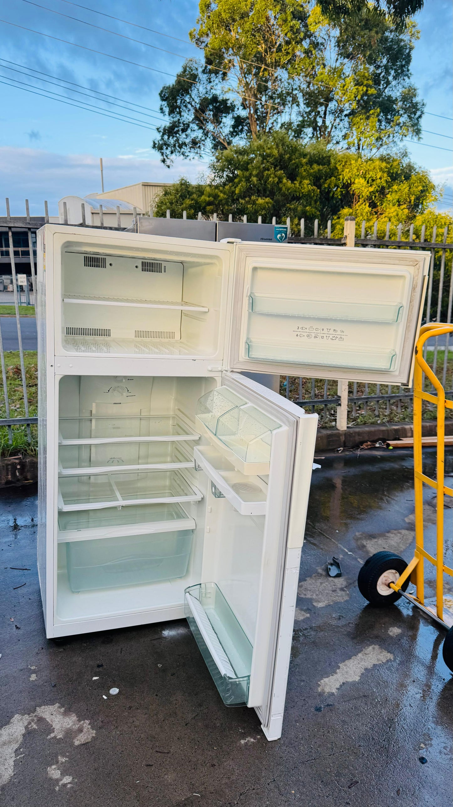 WESTINGHOUSE 416 LITRES FRIDGE FREEZER