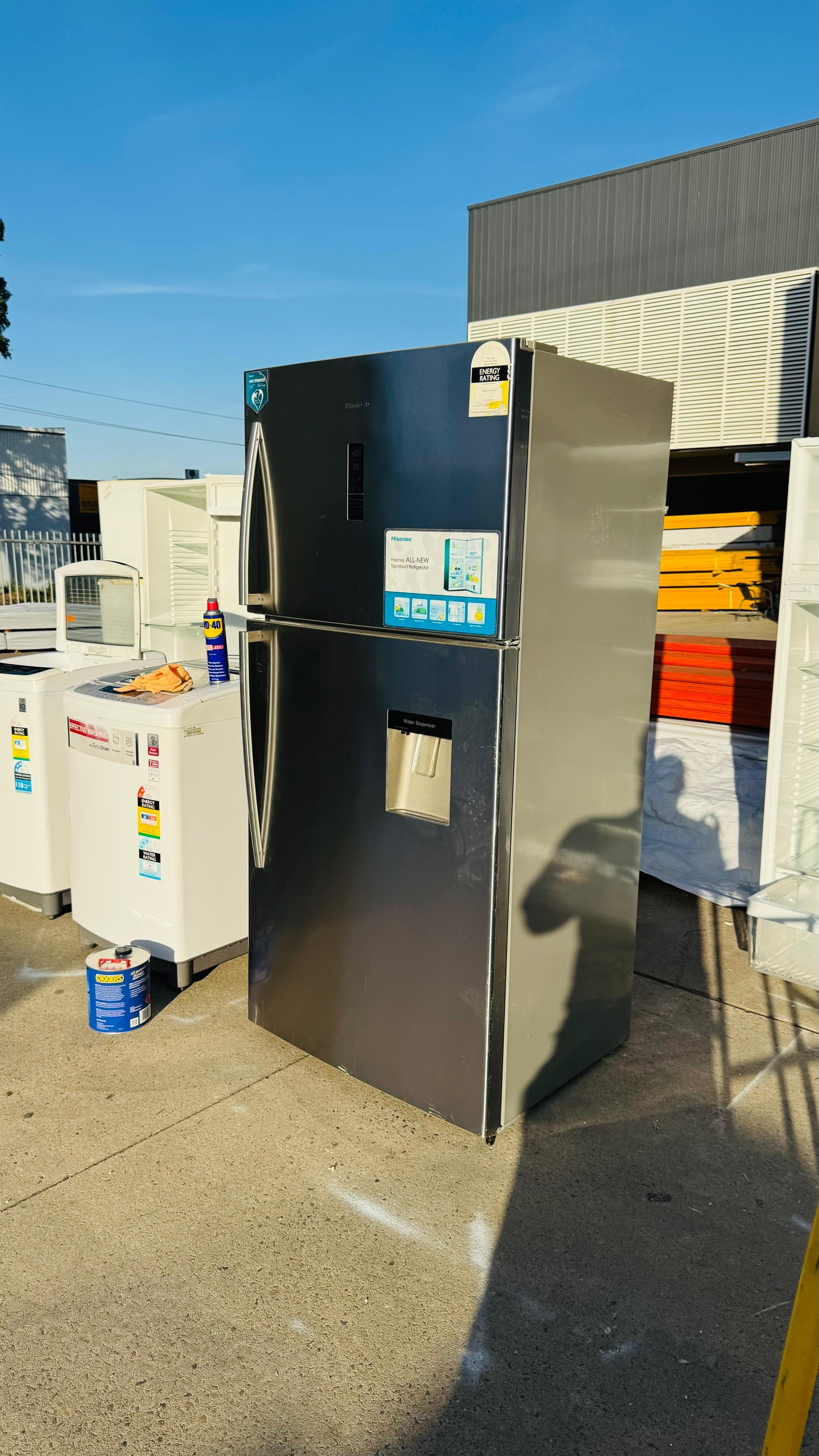 HISENSE 593 LITRES FRIDGE & FREEZER & WATER DISPENSER