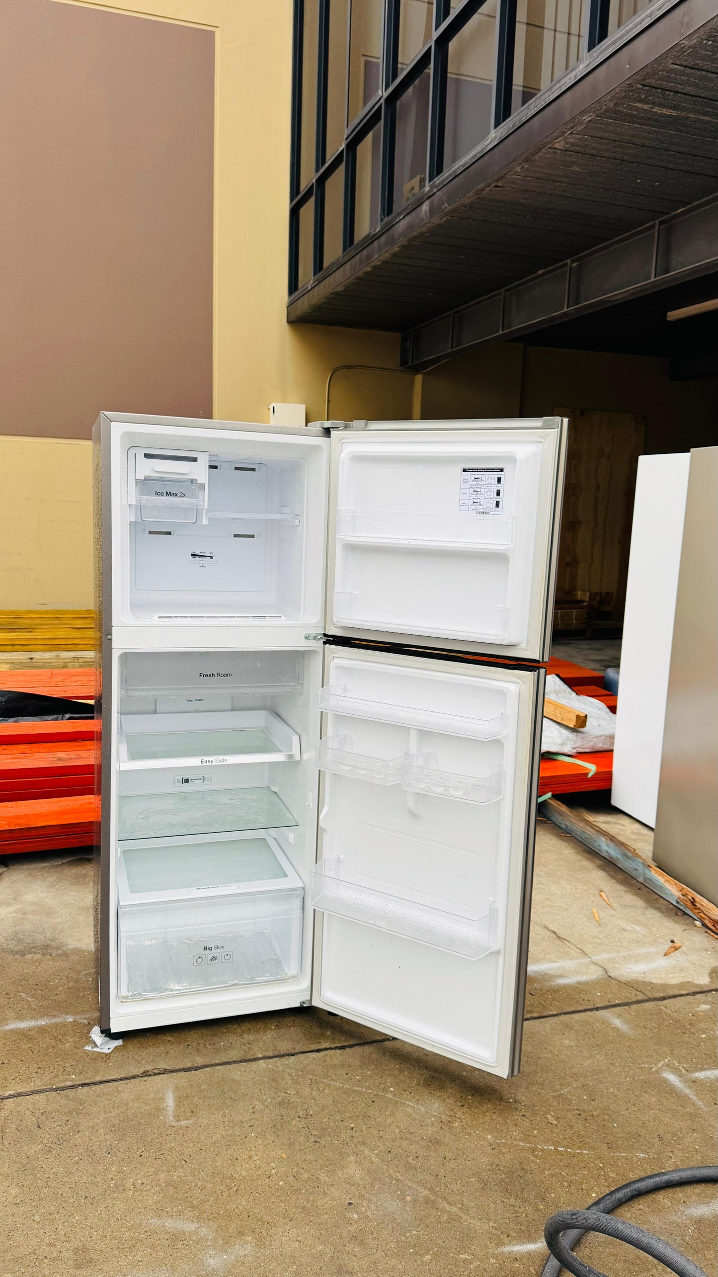 SAMSUNG 320 LITRES FRIDGE FREEZER