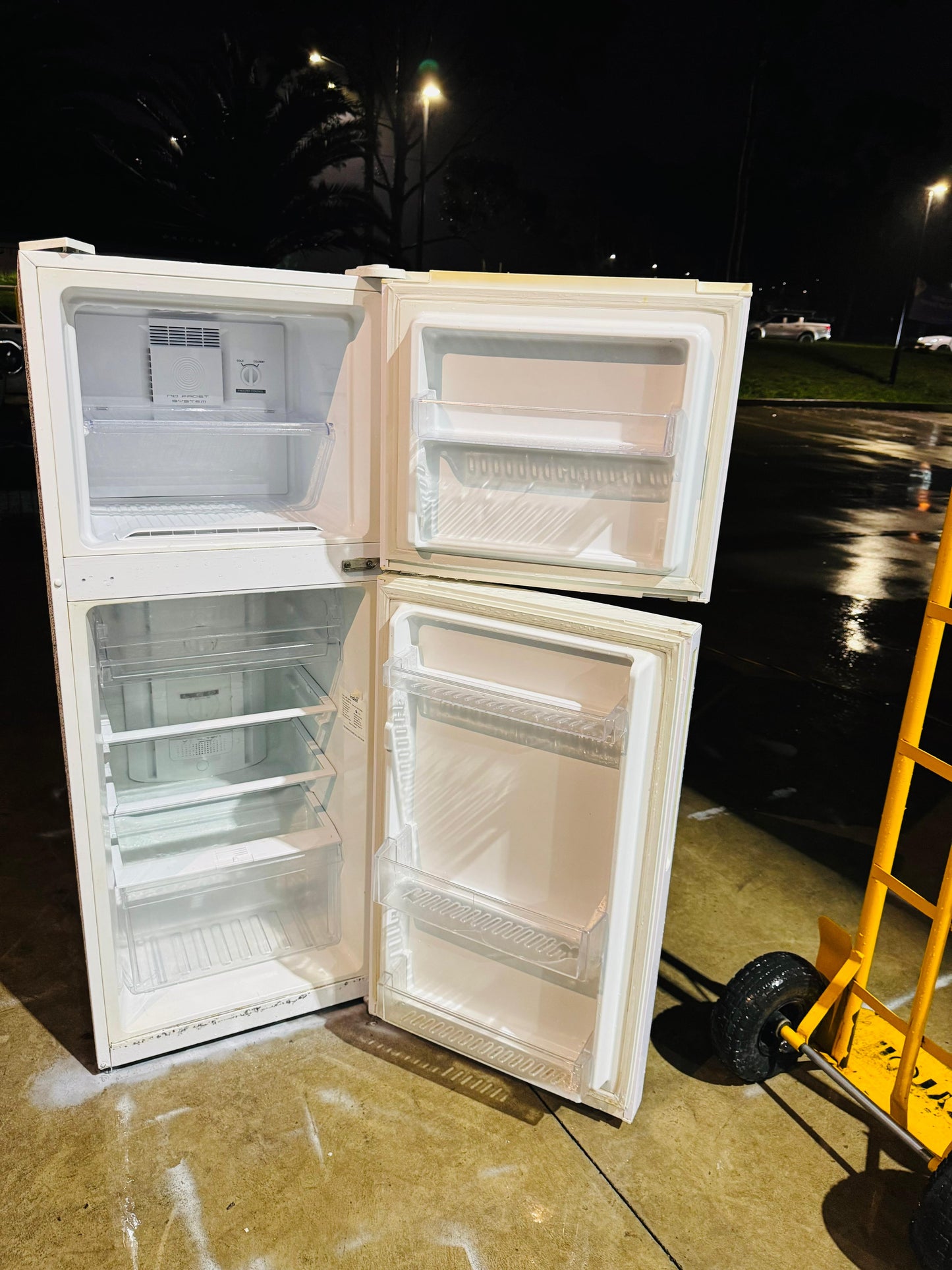 HAIER 224 LITRES FRIDGE FREEZER