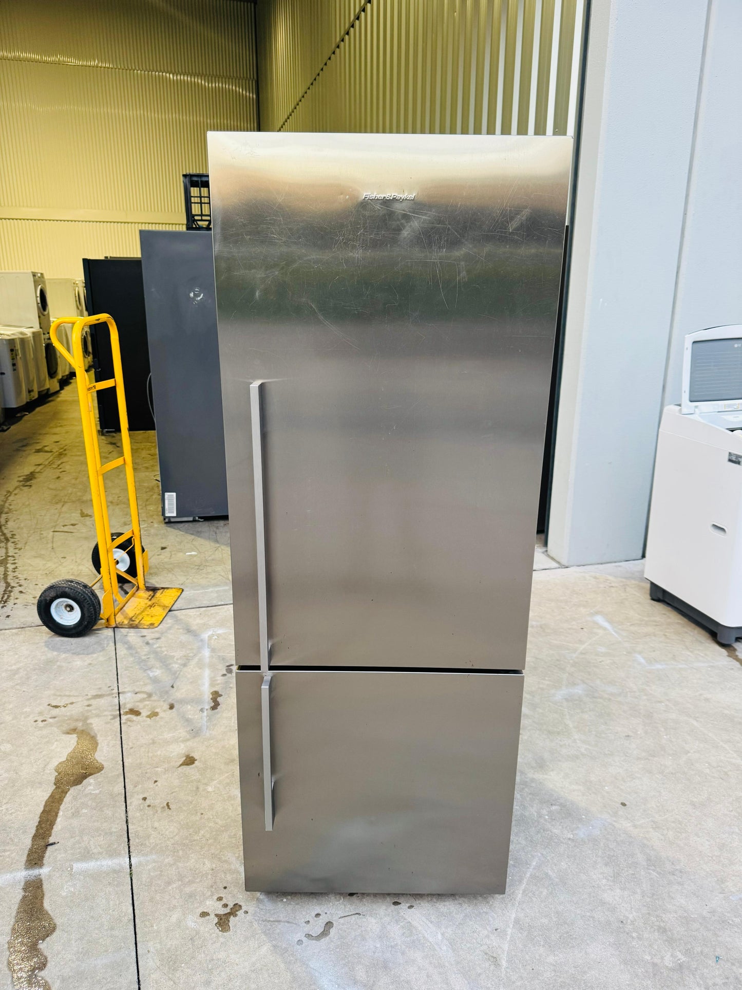 FISHER AND PAYKEL 403 LITRES FRIDGE FREEZER
