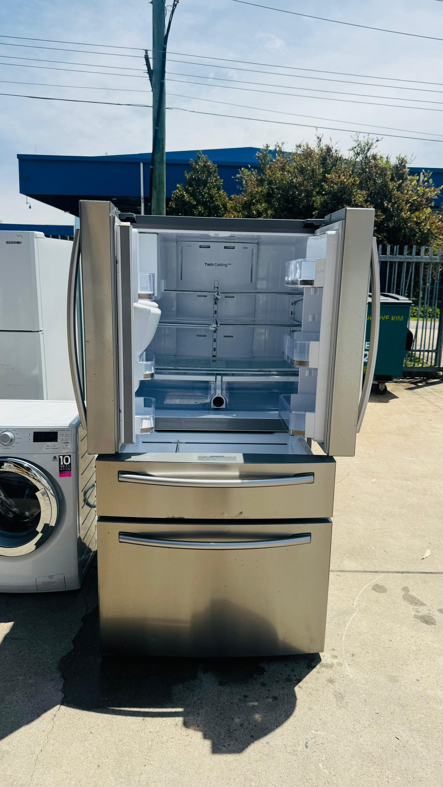 SAMSUNG 680 LITRES FRENCH DOOR FRIDGE FREEZER