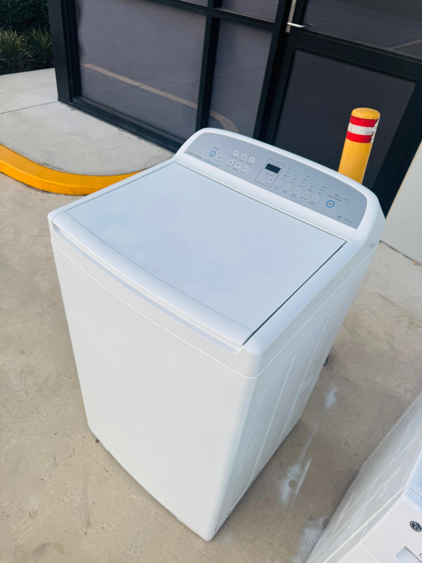 FISHER AND PAYKEL 8.5 KGS TOP LOADER WASHING MACHINE