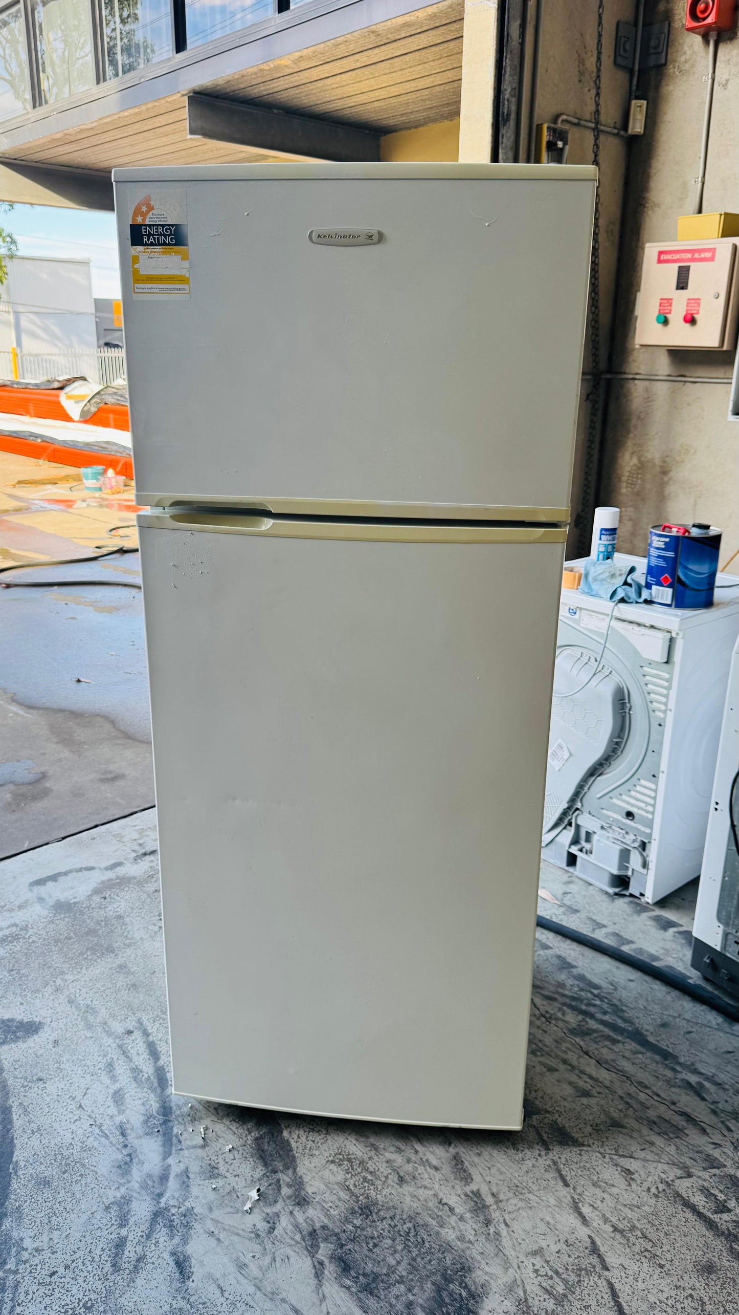 KELVINATOR 390 LITRES FRIDGE FREEZER