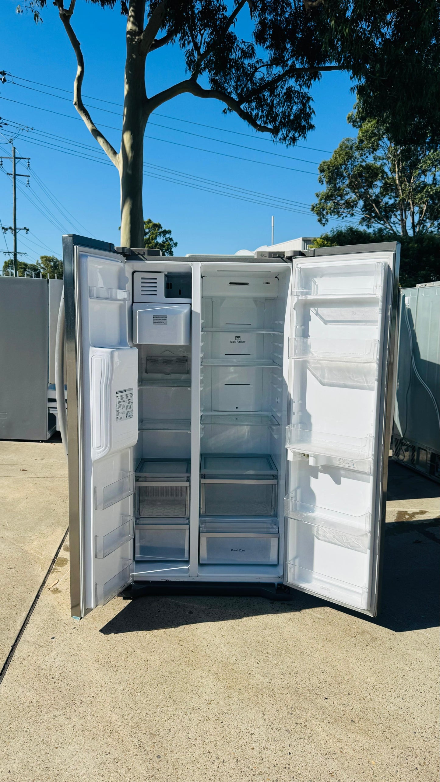 LG 563 LITRES SIDE BY SIDE DOOR FRIDGE FREEZER