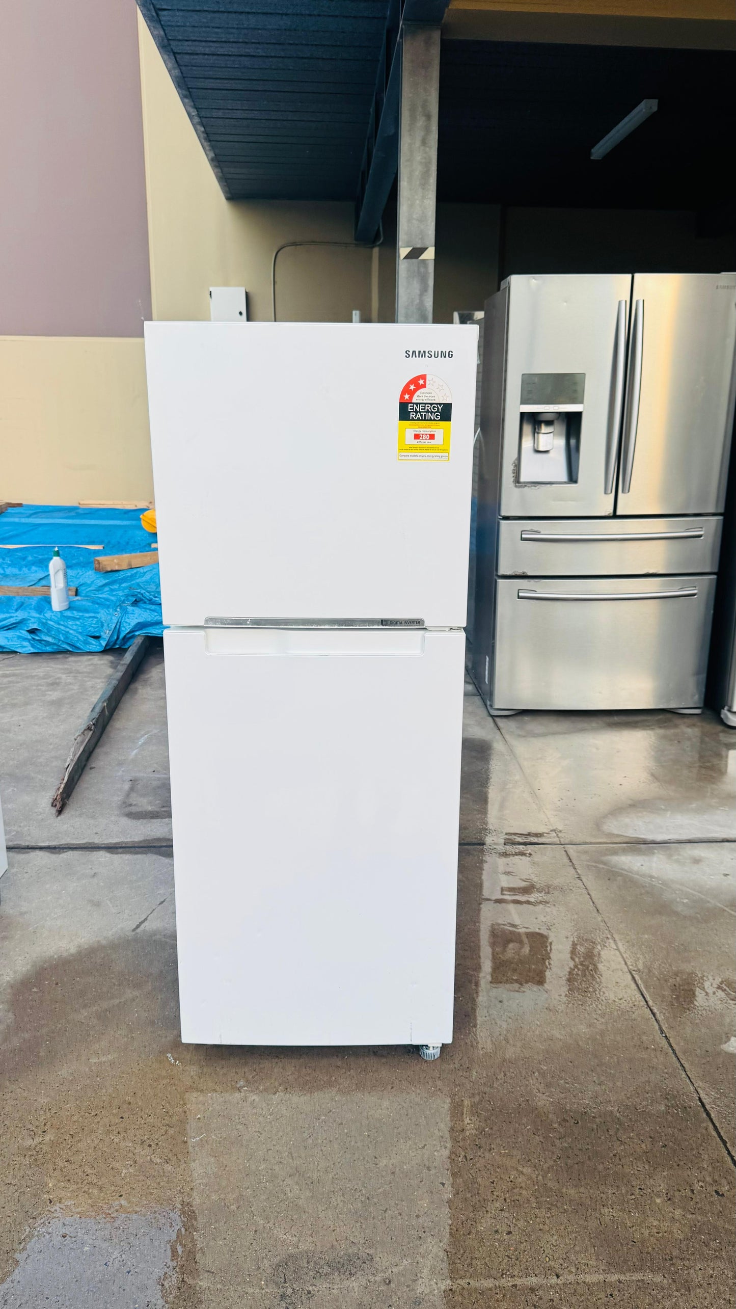 SAMSUNG 228 LITRES FRIDGE FREEZER