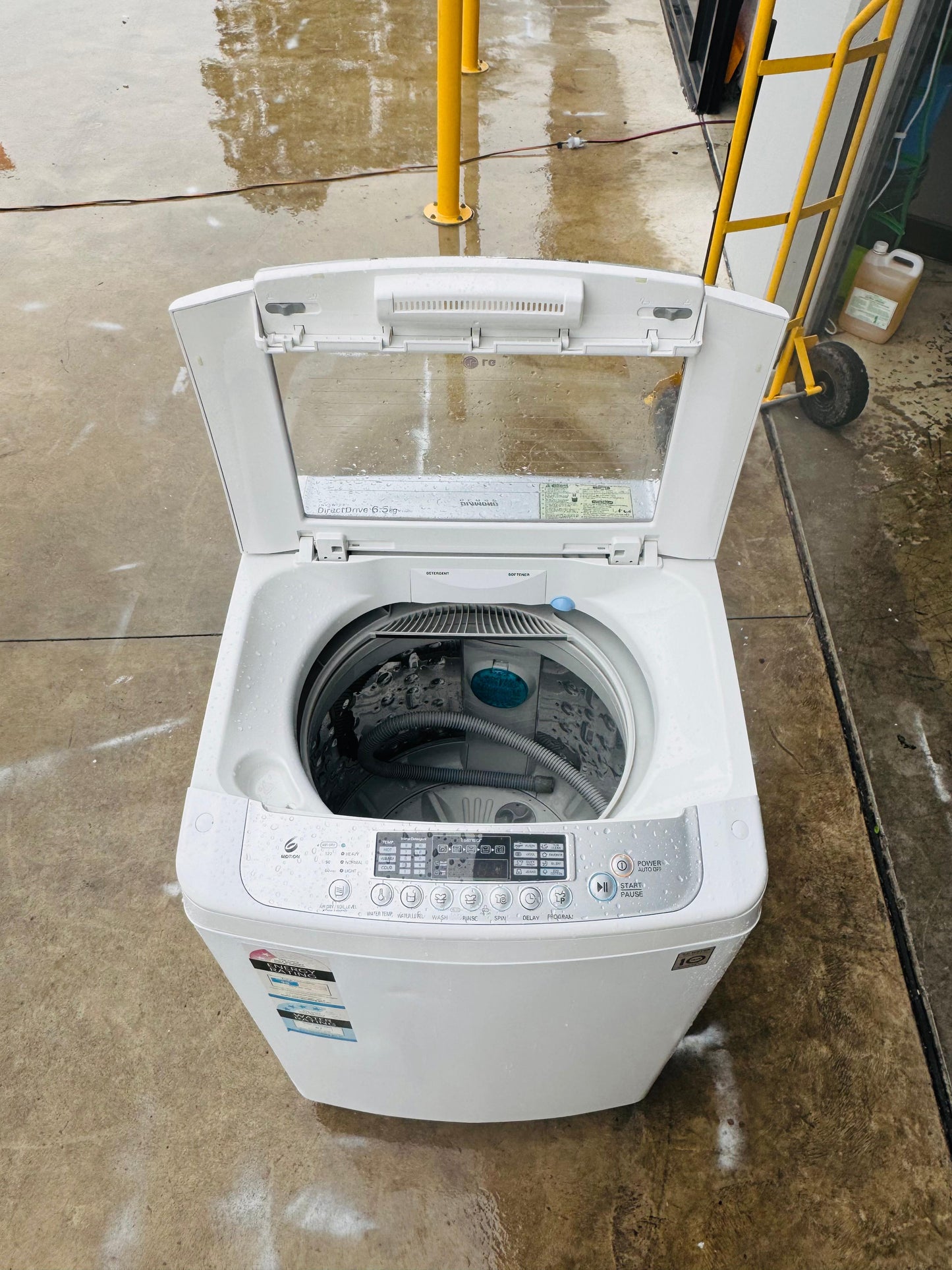 LG 6.5 KGS TOP LOADER WASHING MACHINE