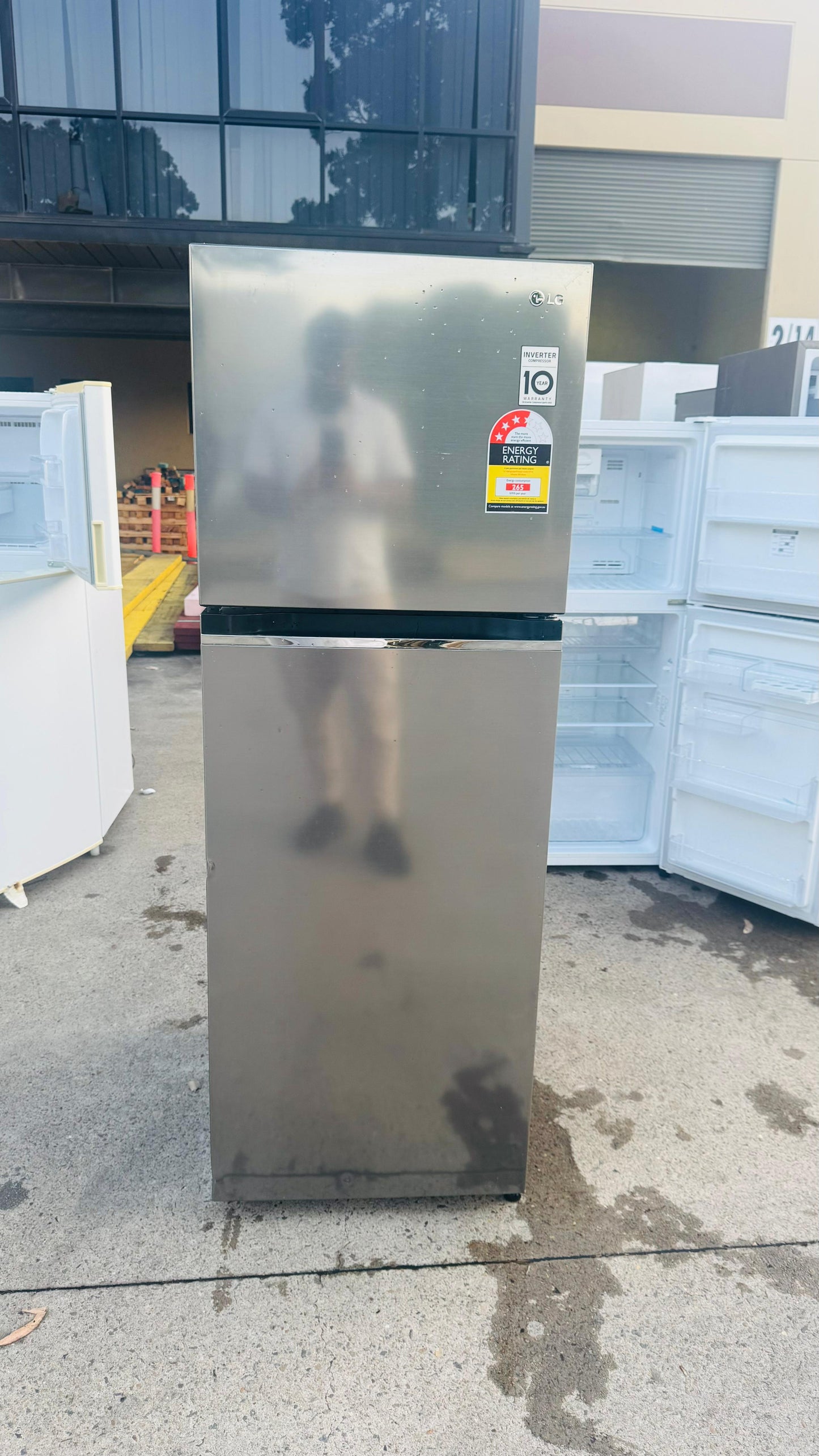 LG 243 LITRES FRIDGE FREEZER