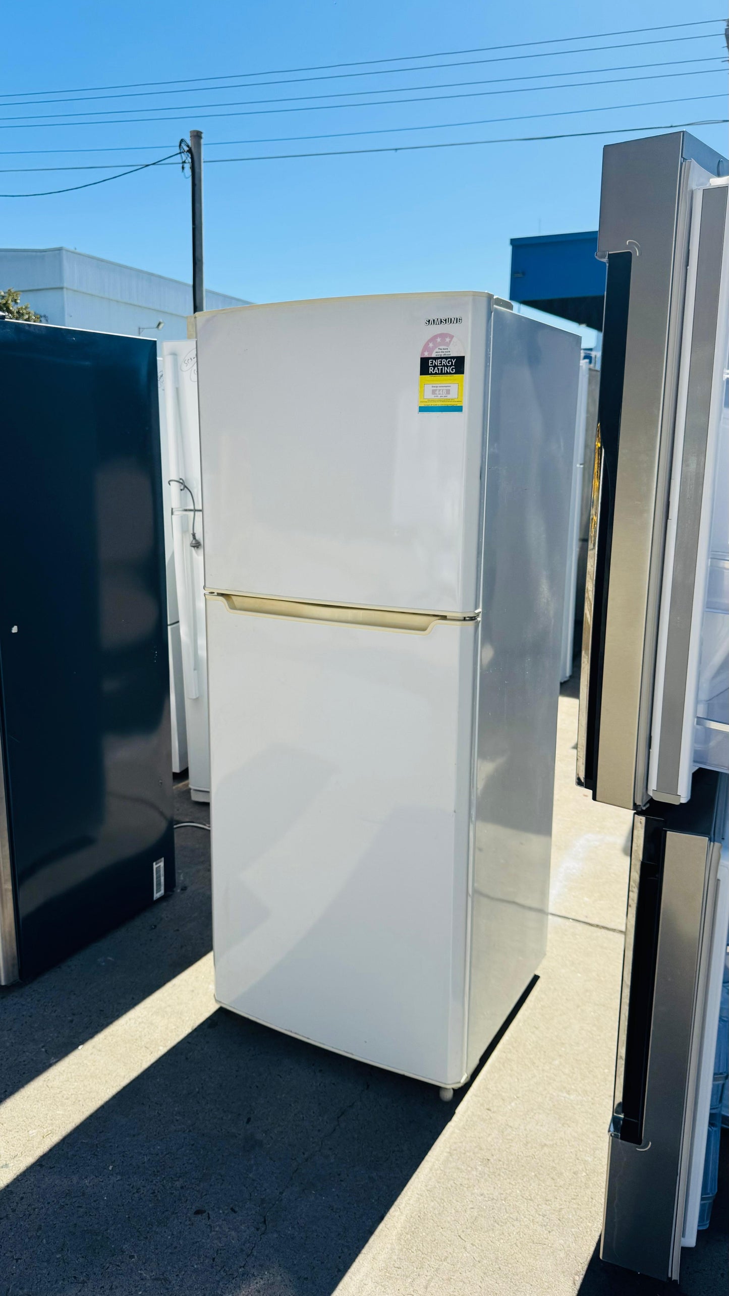 SAMSUNG 367 LITRES FRIDGE FREEZER