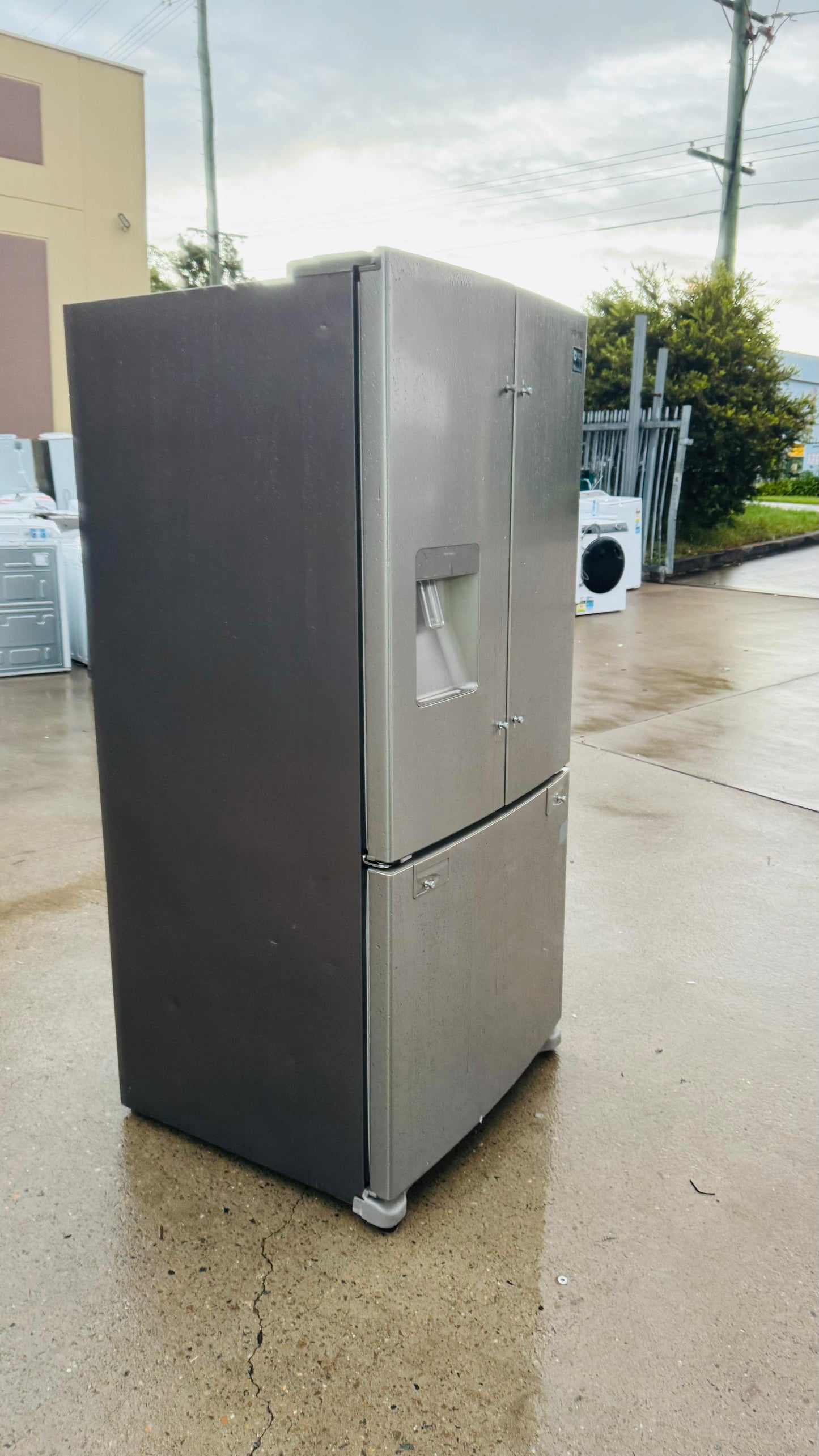 SAMSUNG 579 LITRES FRENCH DOOR FRIDGE FREEZER