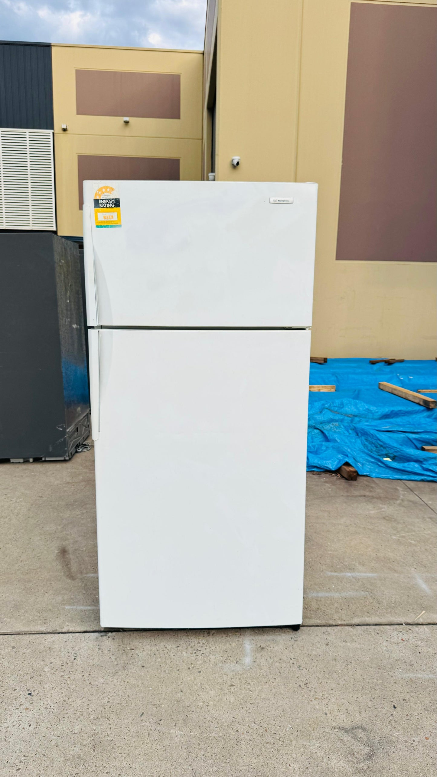 WESTINGHOUSE 520 LITRES FRIDGE FREEZER