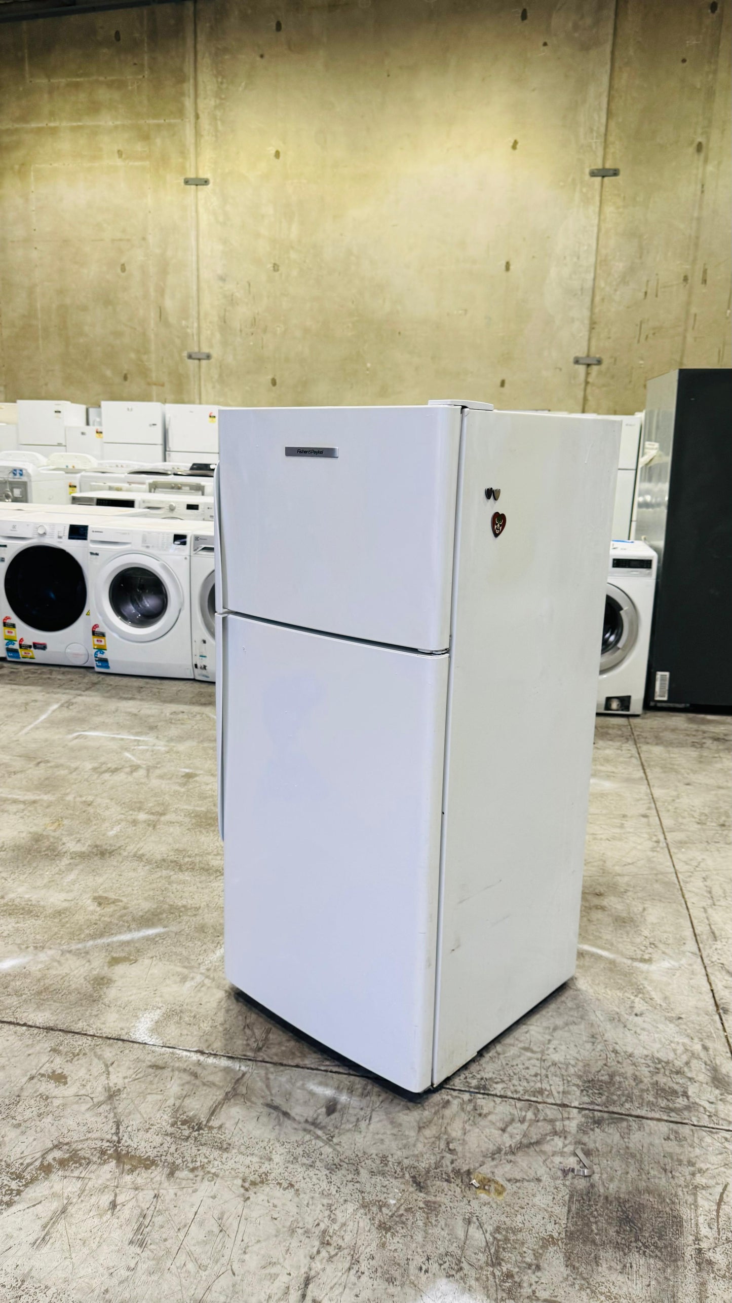 FISHER AND PAYKEL 329 LITRES FRIDGE FREEZER