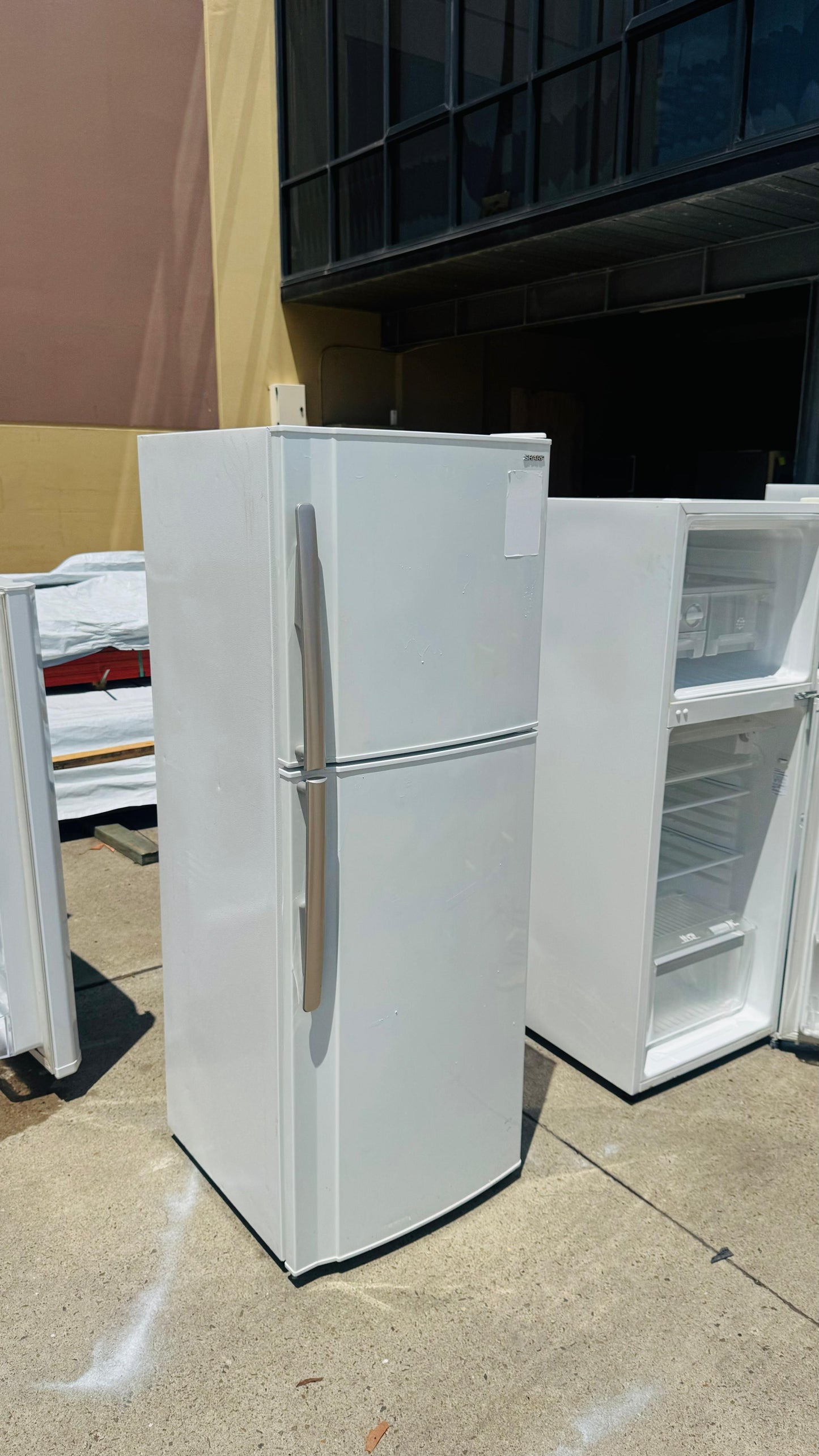 SHARP 245 LITRES FRIDGE FREEZER
