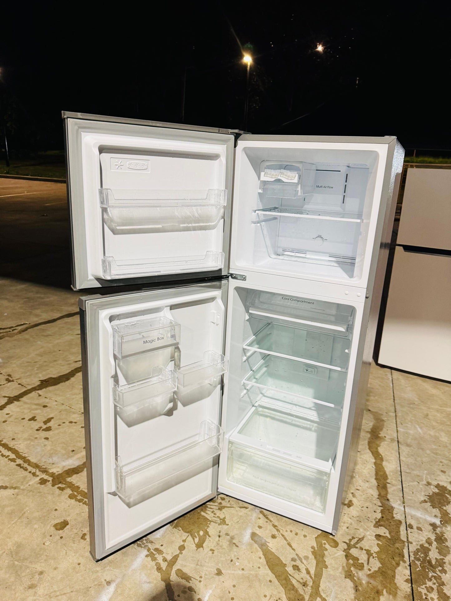 ESSATO 239 LITRES FRIDGE FREEZER
