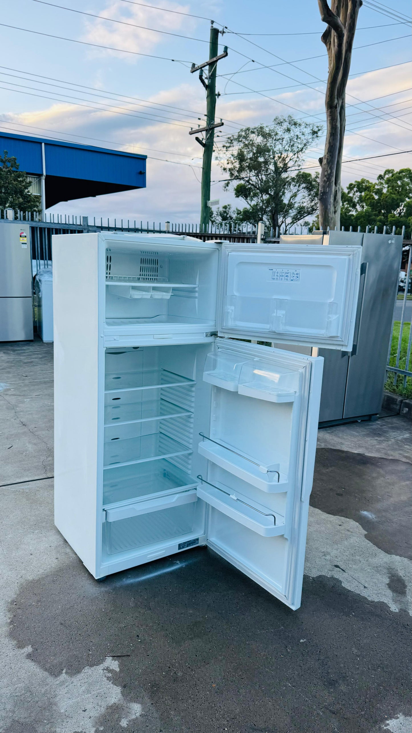 FISHER AND PAYKEL 380 LITRES FRIDGE FREEZER