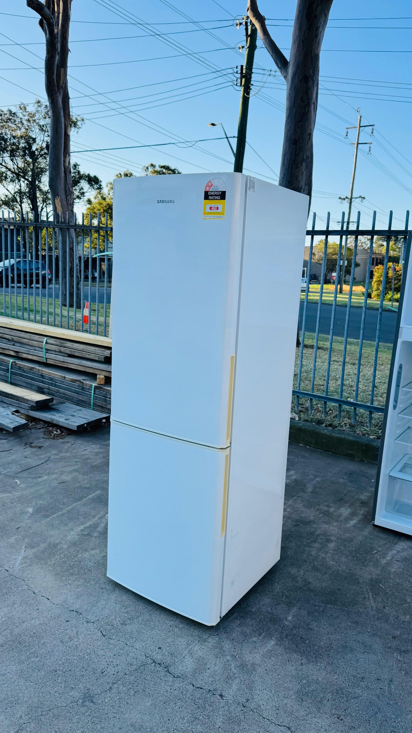 SAMSUNG 324 LITRES FRIDGE FREEZER