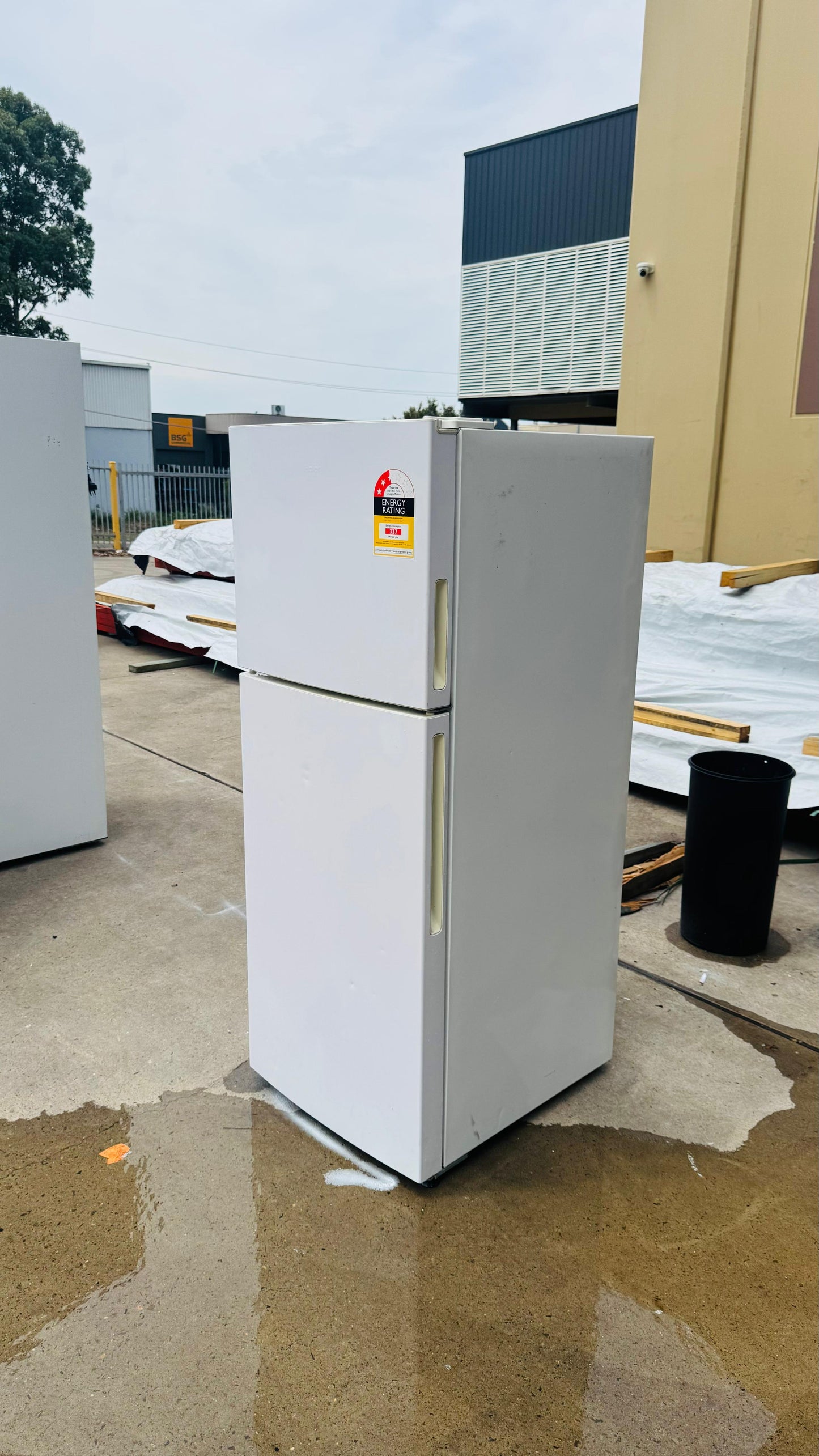 HAIER 224 LITRES FRIDGE FREEZER