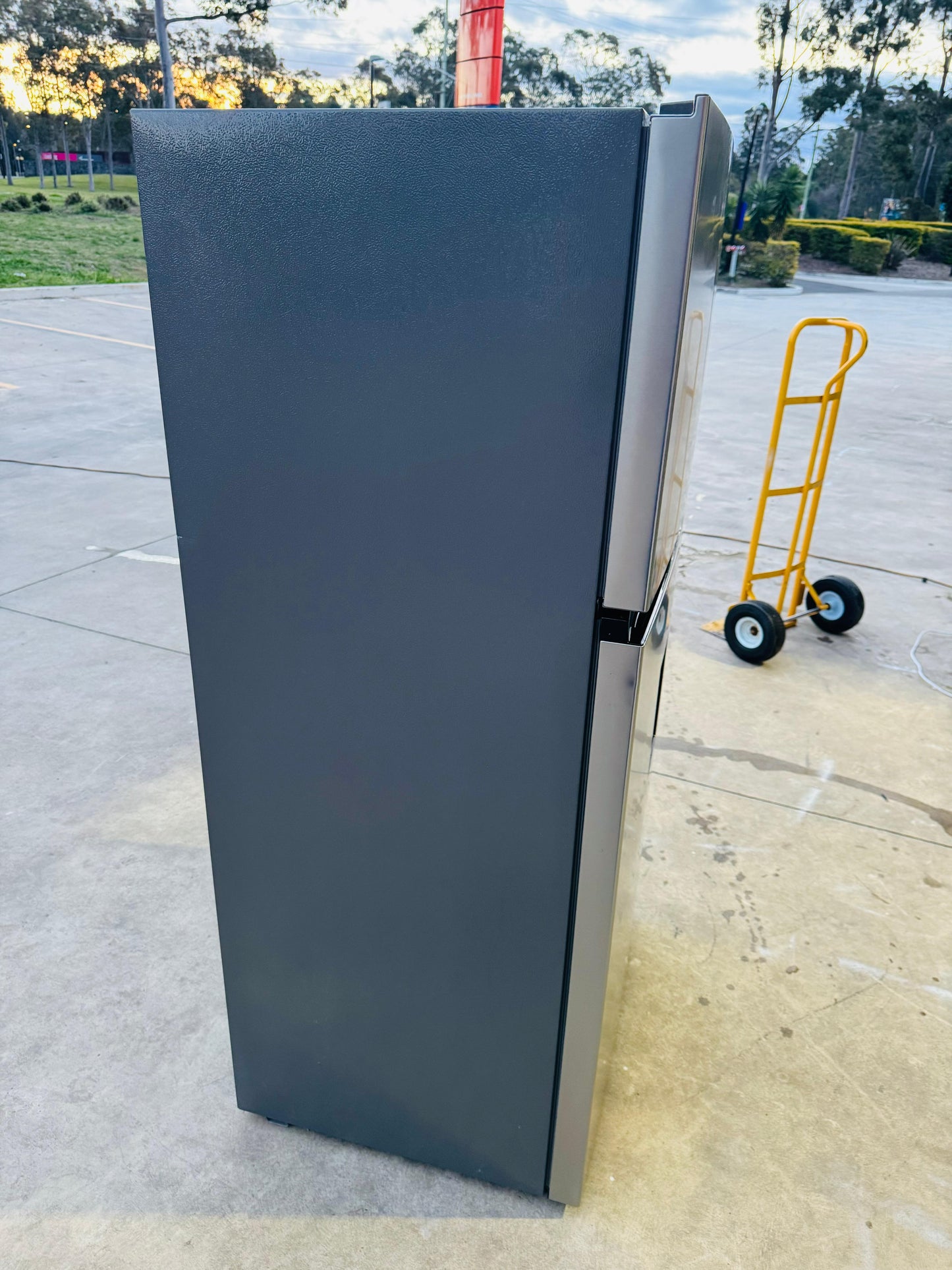 HISENSE 535 LITRES FRIDGE FREEZER