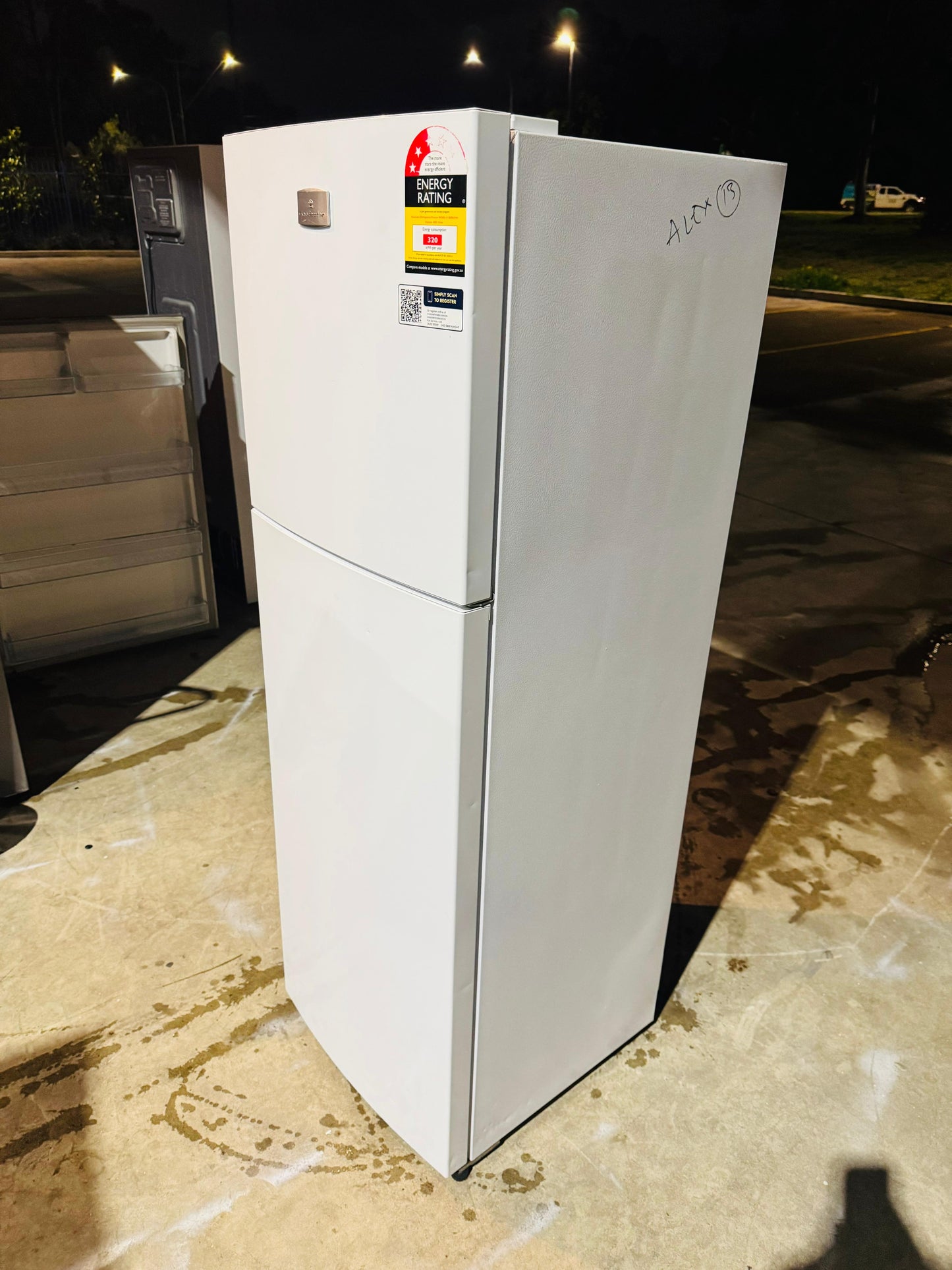 KELVINATOR 275 LITRES FRIDGE FREEZER
