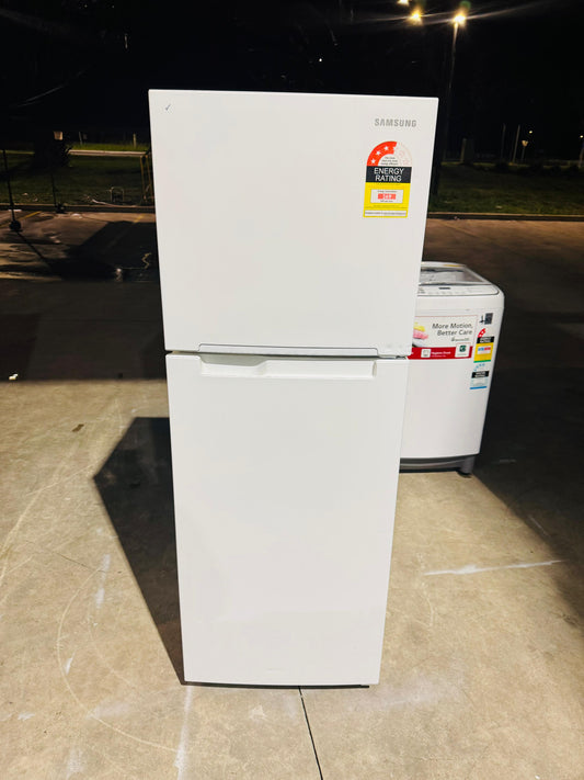 SAMSUNG 255 LITRES FRIDGE FREEZER