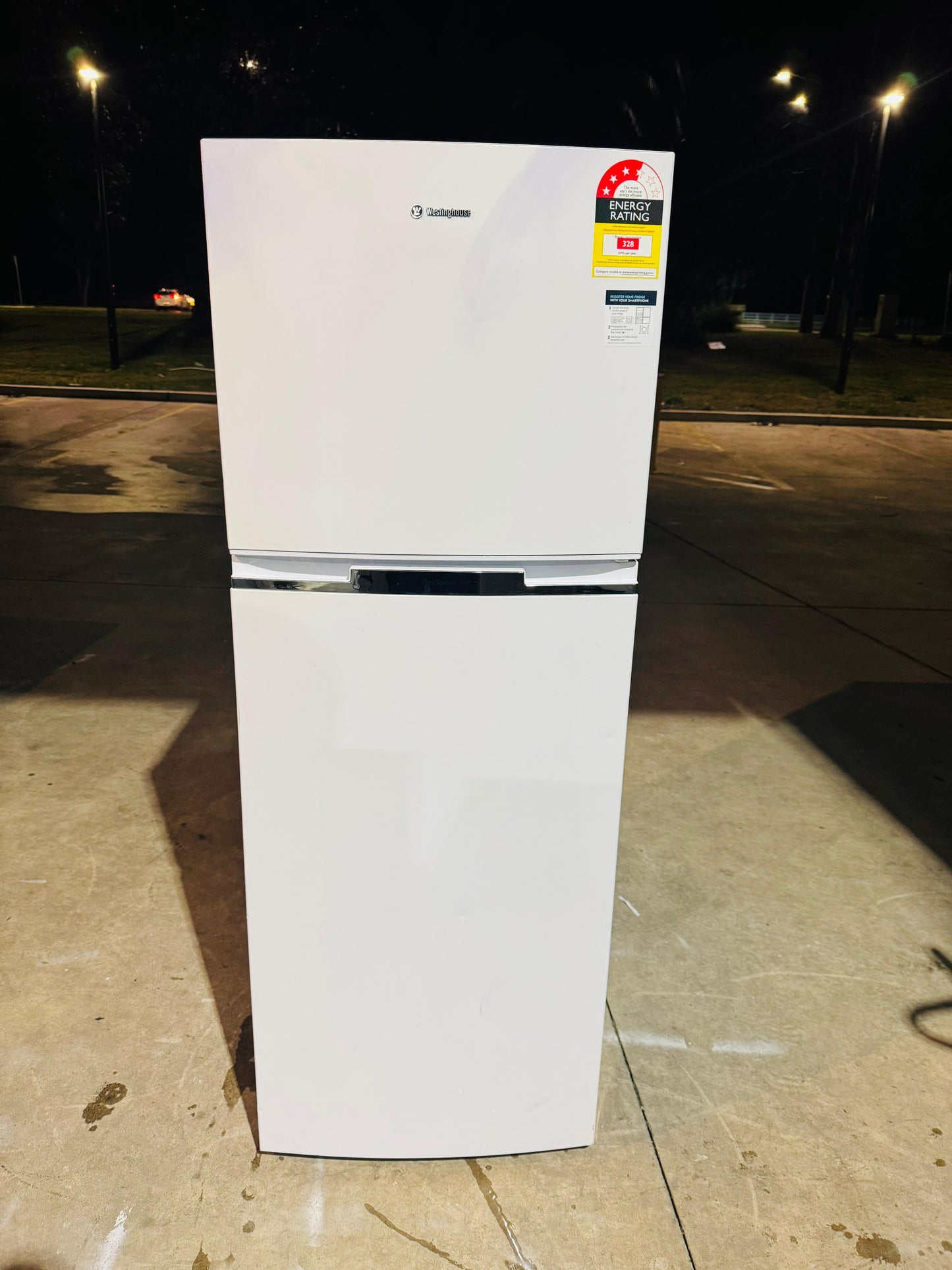 WESTINGHOUSE 339 LITRES FRIDGE FREEZER