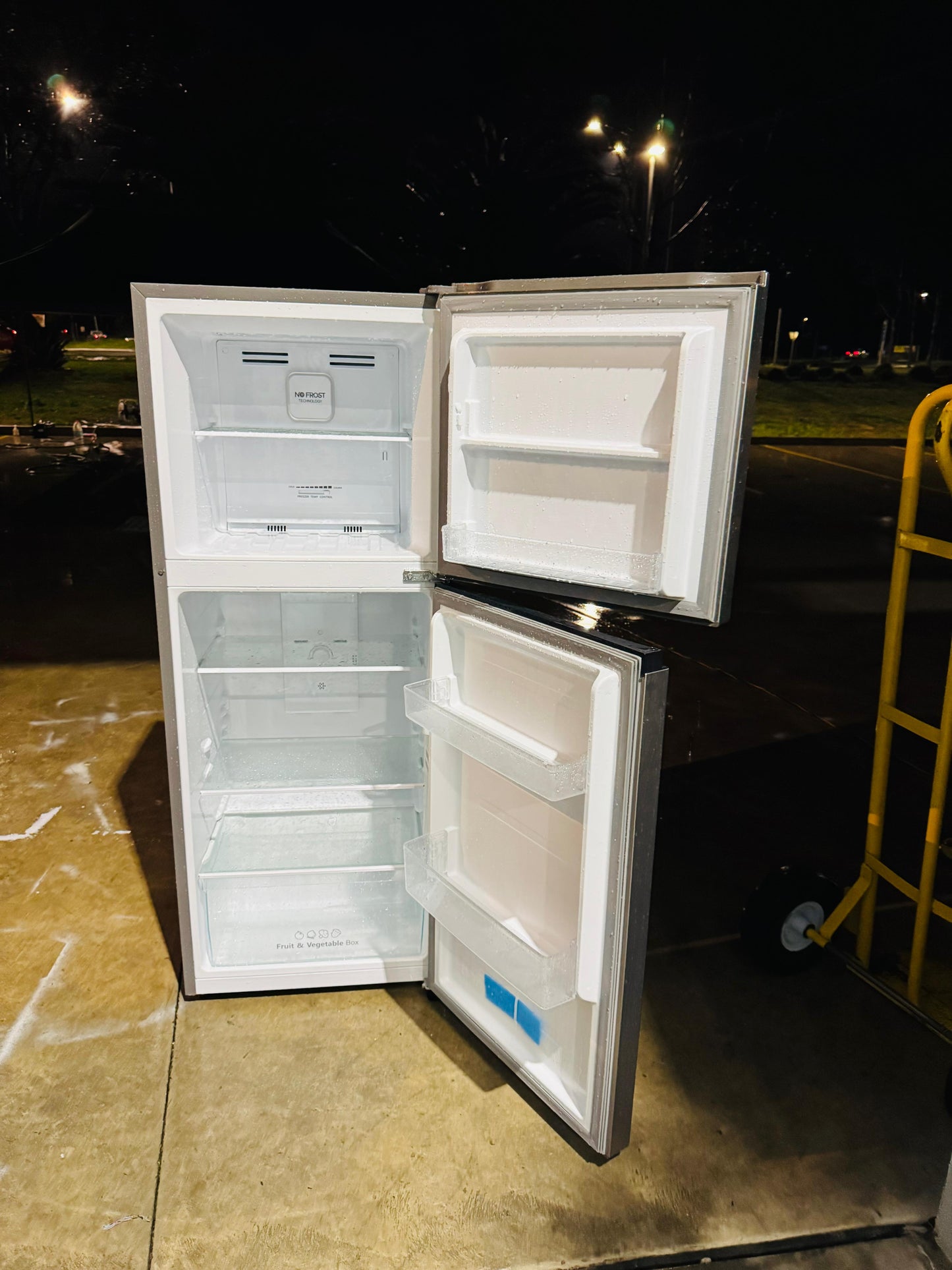 HISENSE 223 LITRES FRIDGE FREEZER