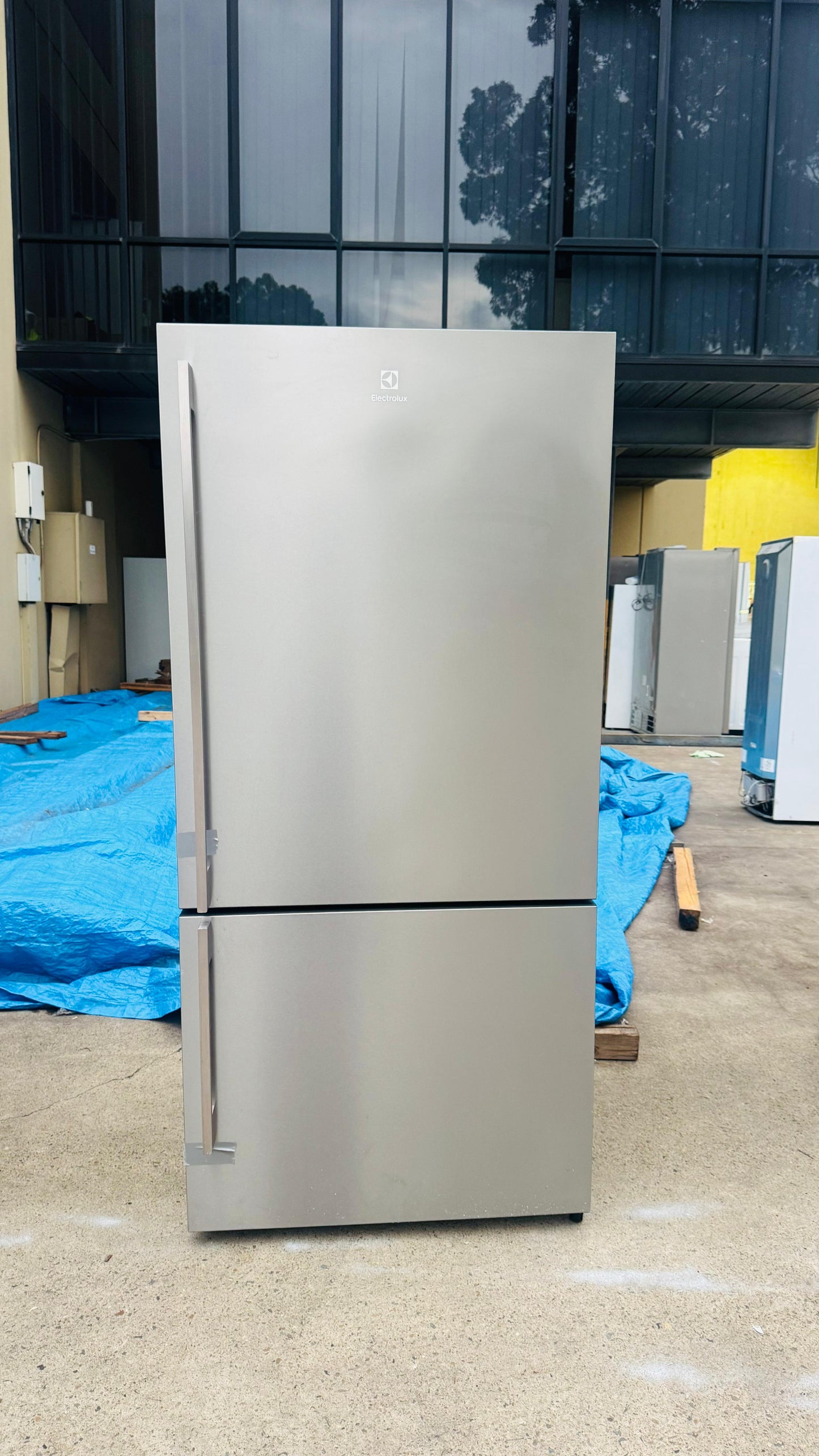 ELECTOLUX 529 LITRES FRIDGE FREEZER