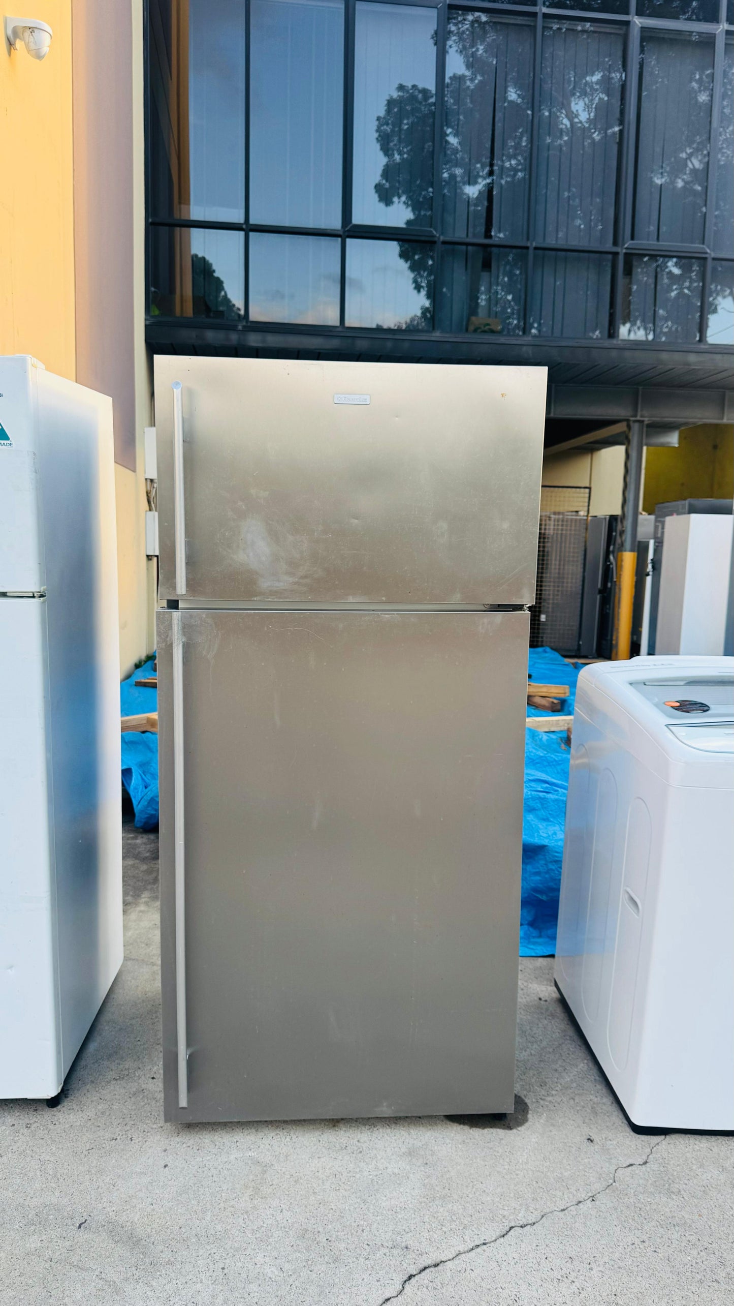 ELECTROLUX 520 LITRES FRIDGE FREEZER