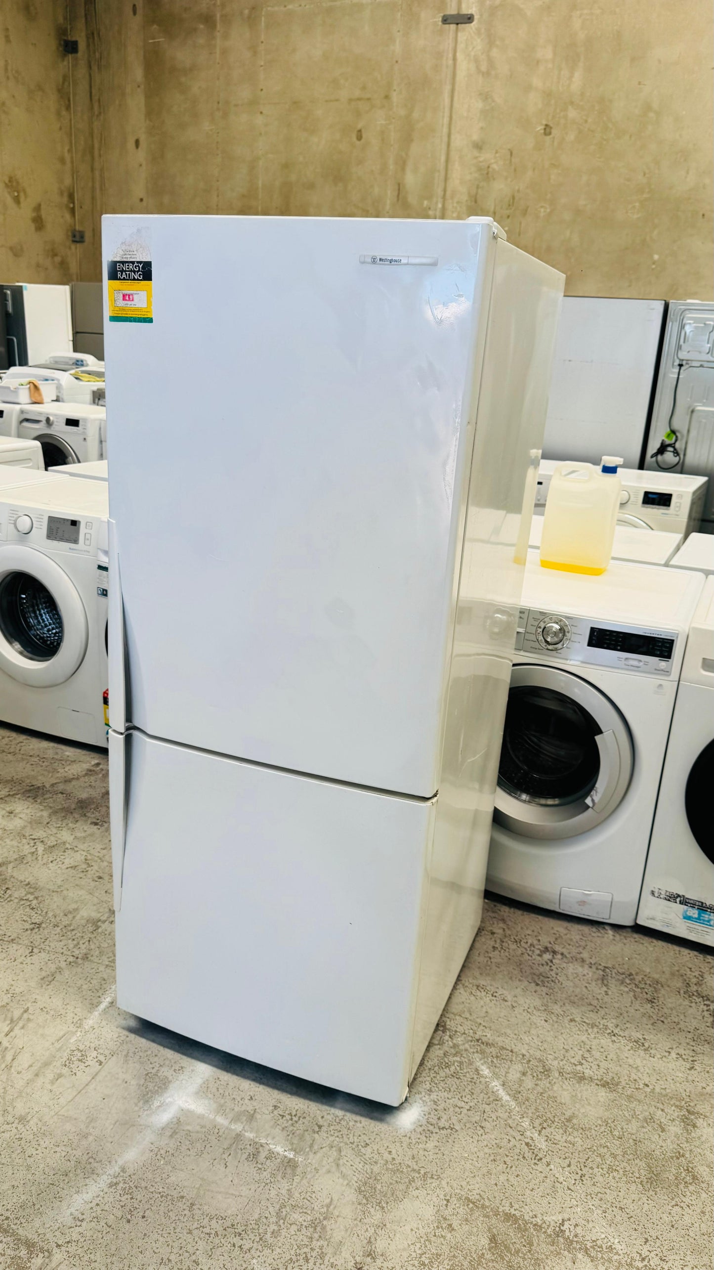 WESTINGHOUSE 370 LITRES FRIDGE FREEZER