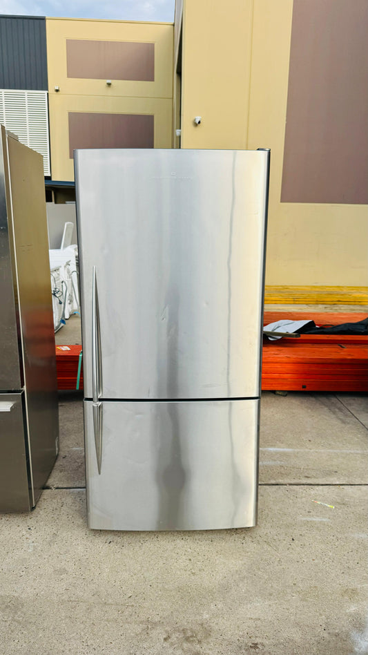 FISHER AND PAYKEL 519 LITRES FRIDGE FREEZER