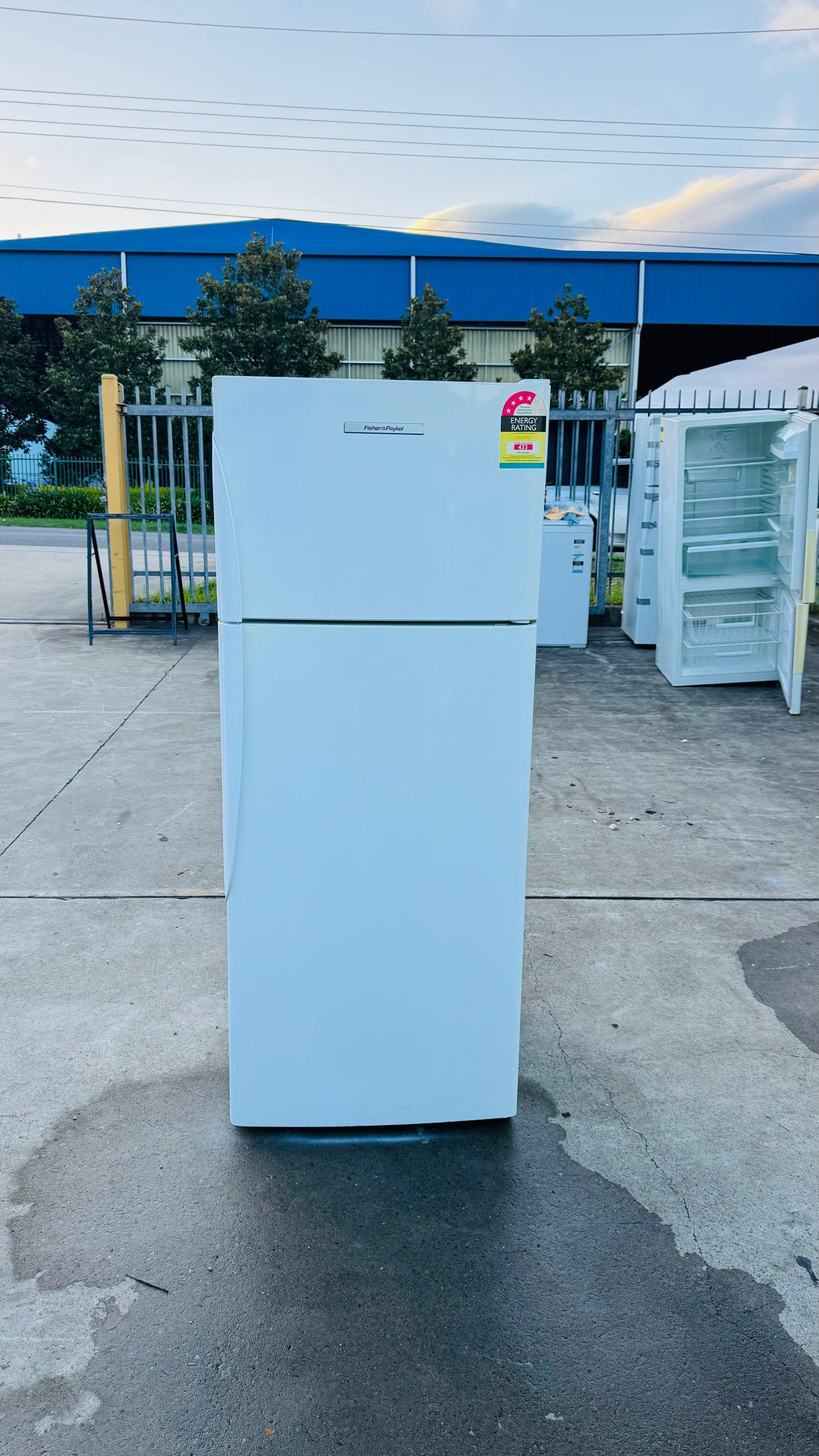 FISHER AND PAYKEL 380 LITRES FRIDGE FREEZER