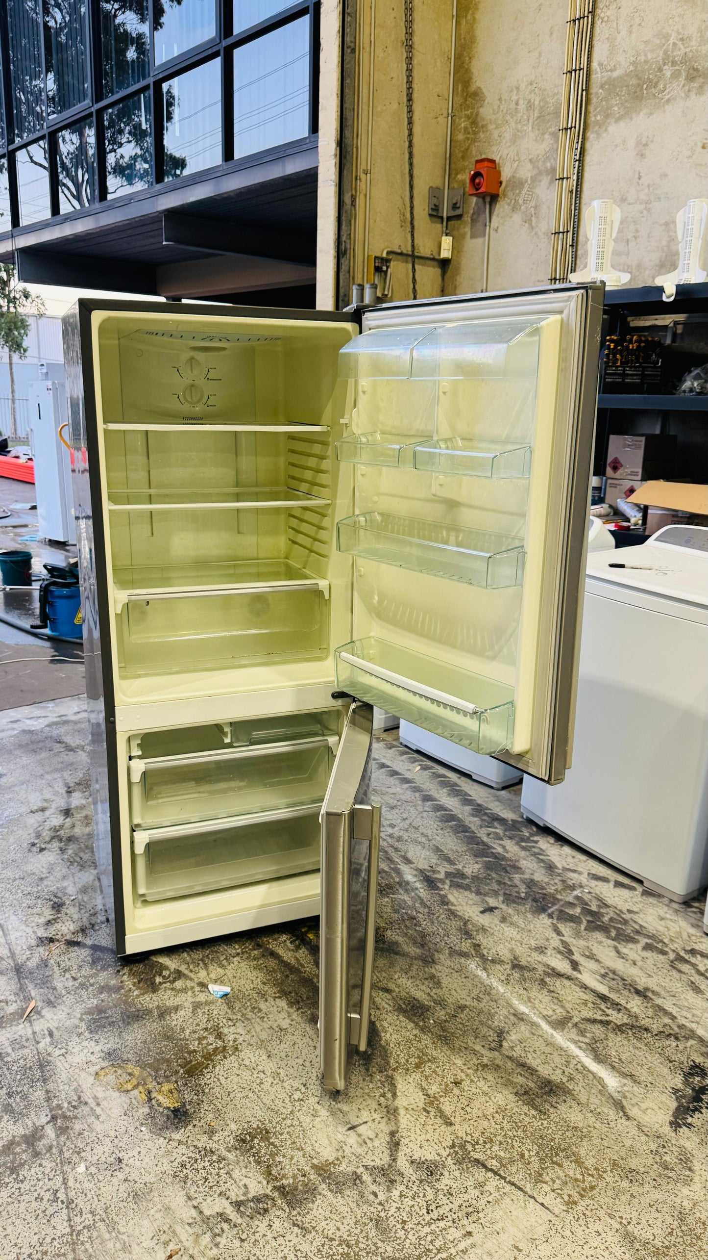 WESTINGHOUSE 420 LITRES FRIDGE FREEZER