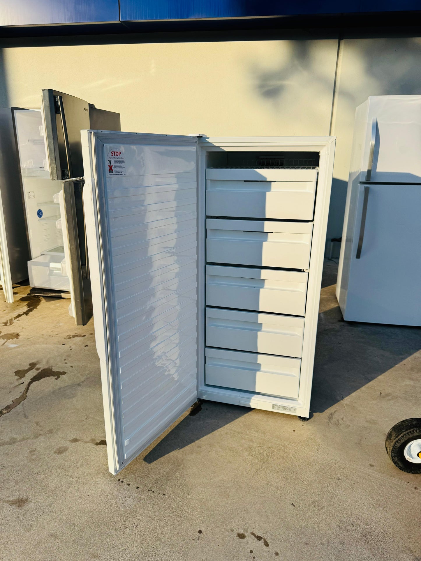 FISHER AND PAYKEL 308 LITRES FREEZER ONLY