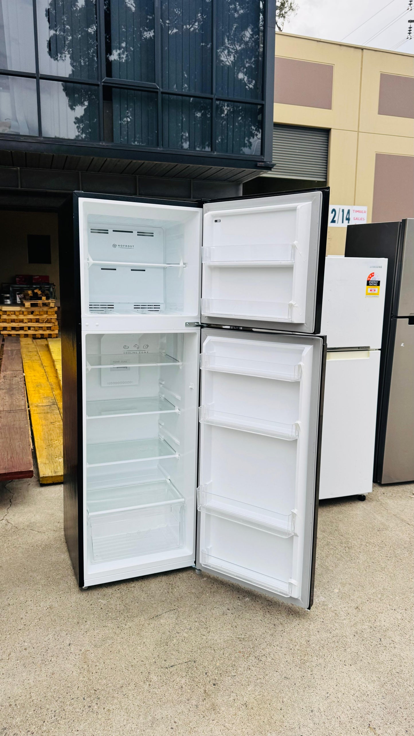 SOLT 266 LITRES FRIDGE FREEZER