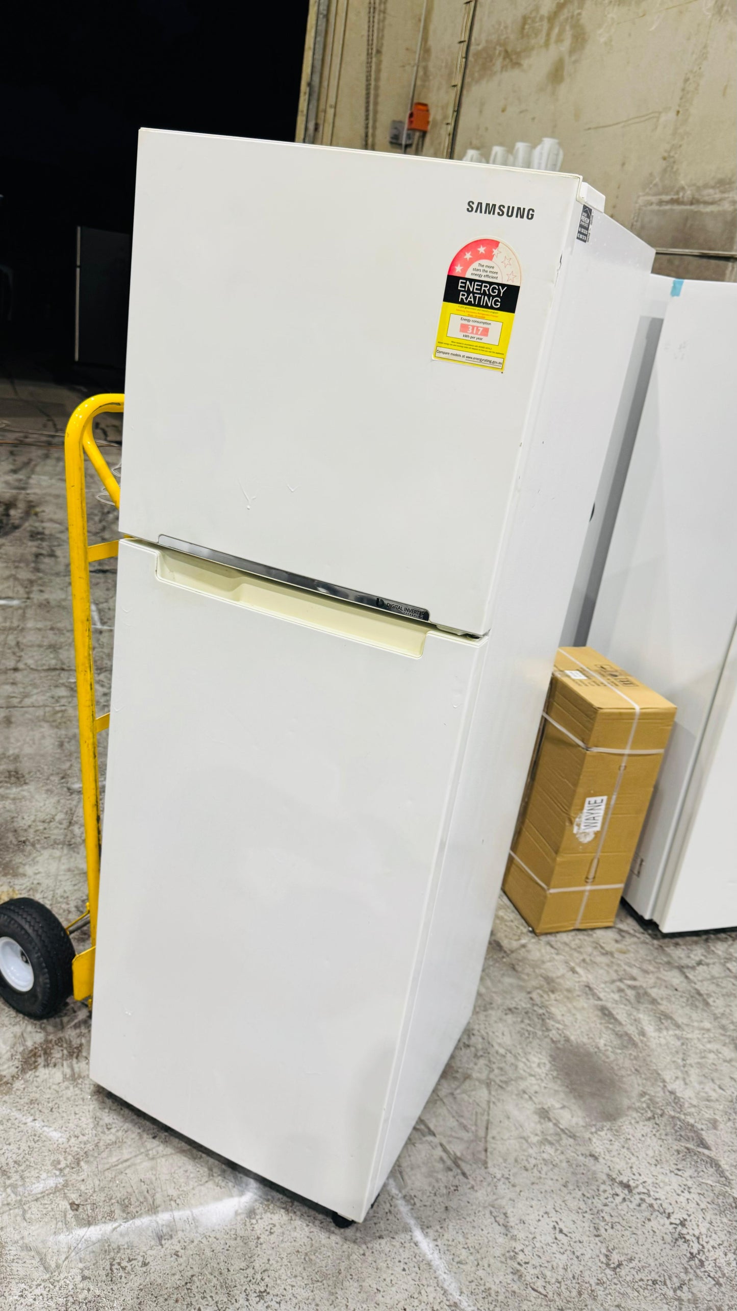 SAMSUNG 341 LITRES FRIDGE FREEZER