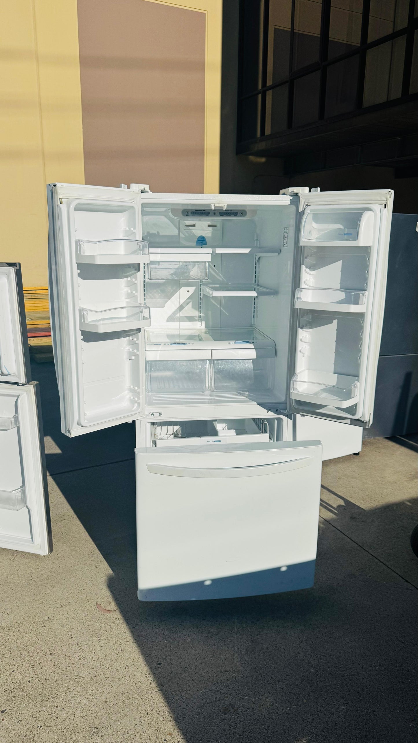 LG FRENCHDOOR 591 LITRES FRIDGE FREEZER