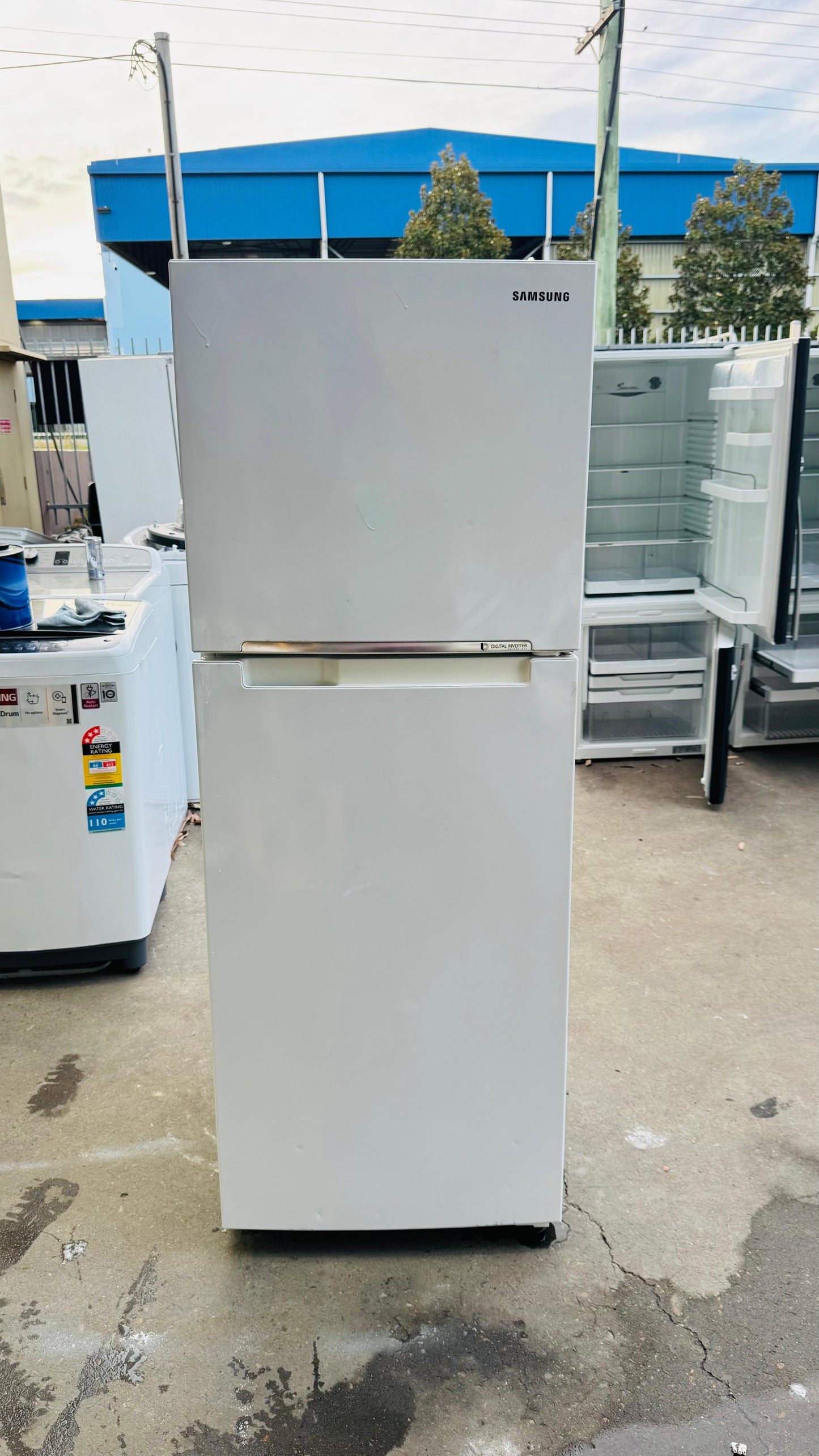 SAMSUNG 318 LITRES FRIDGE FREEZER