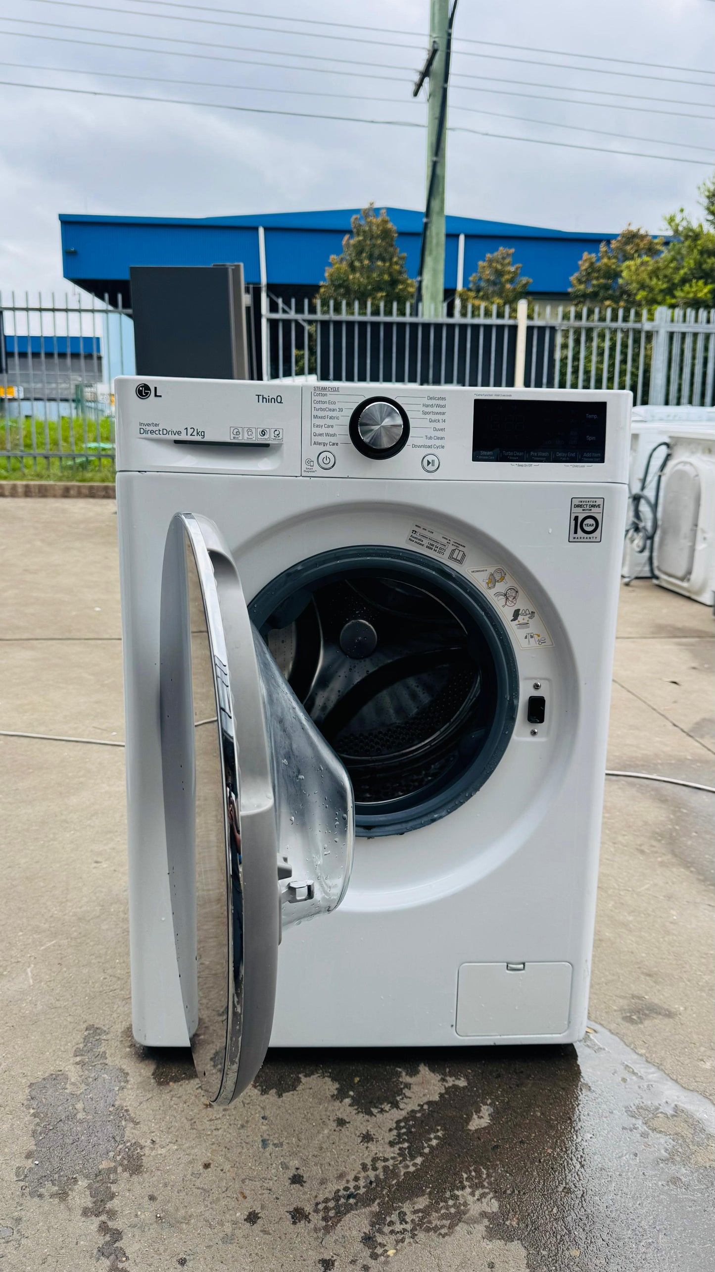 LG 12KGS FRONT LOADER WASHING MACHINE