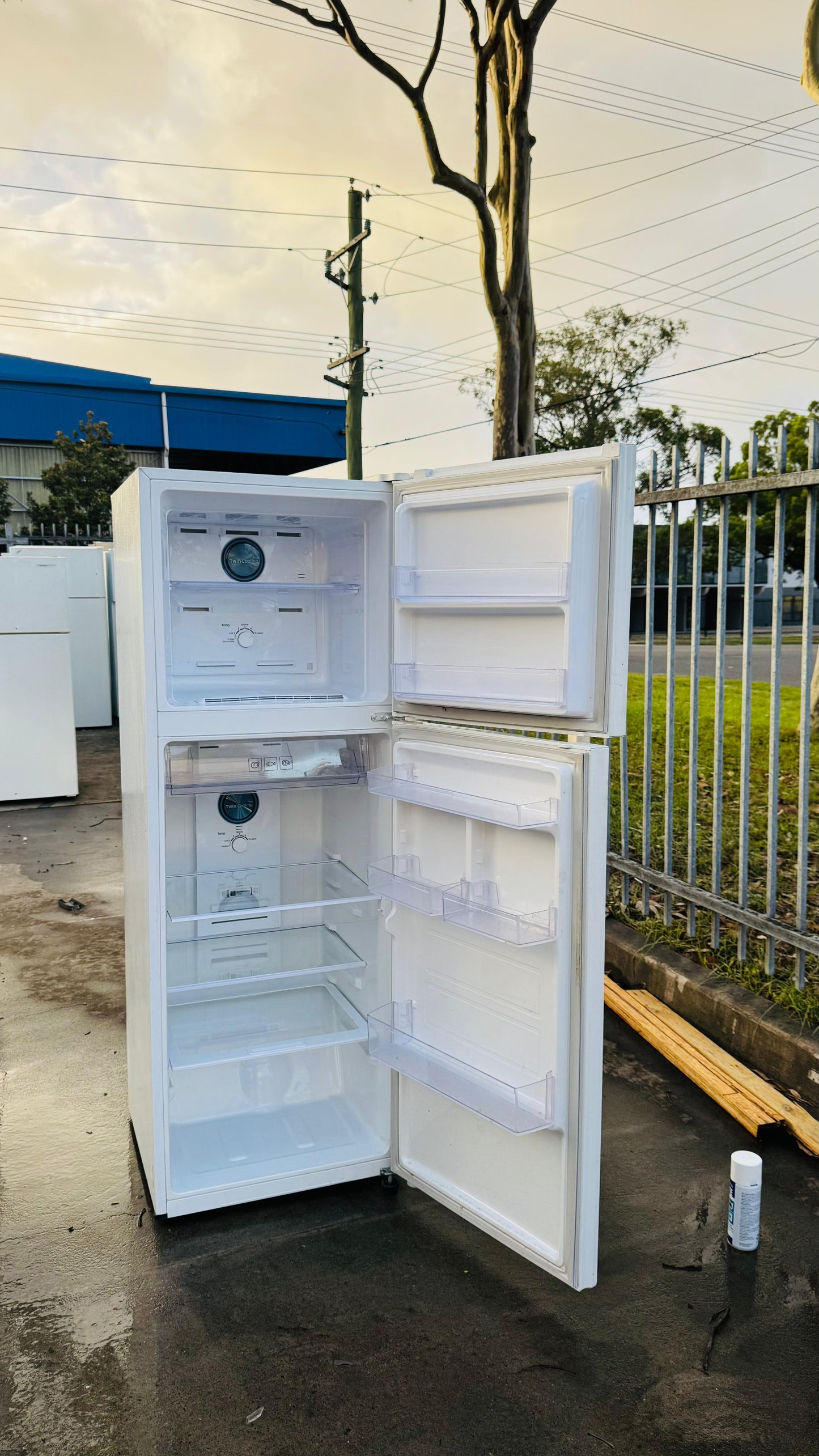 SAMSUNG 343 LITRES FRIDGE FREEZER