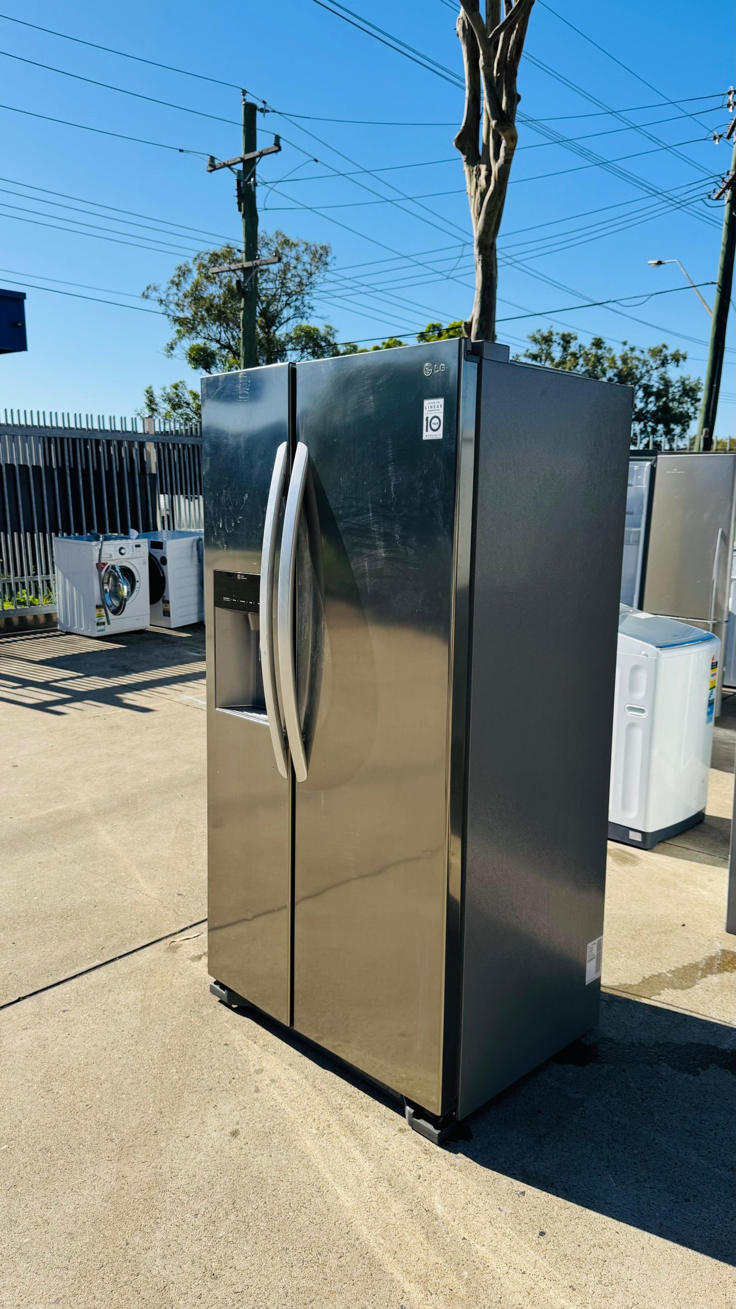 LG 563 LITRES SIDE BY SIDE DOOR FRIDGE FREEZER