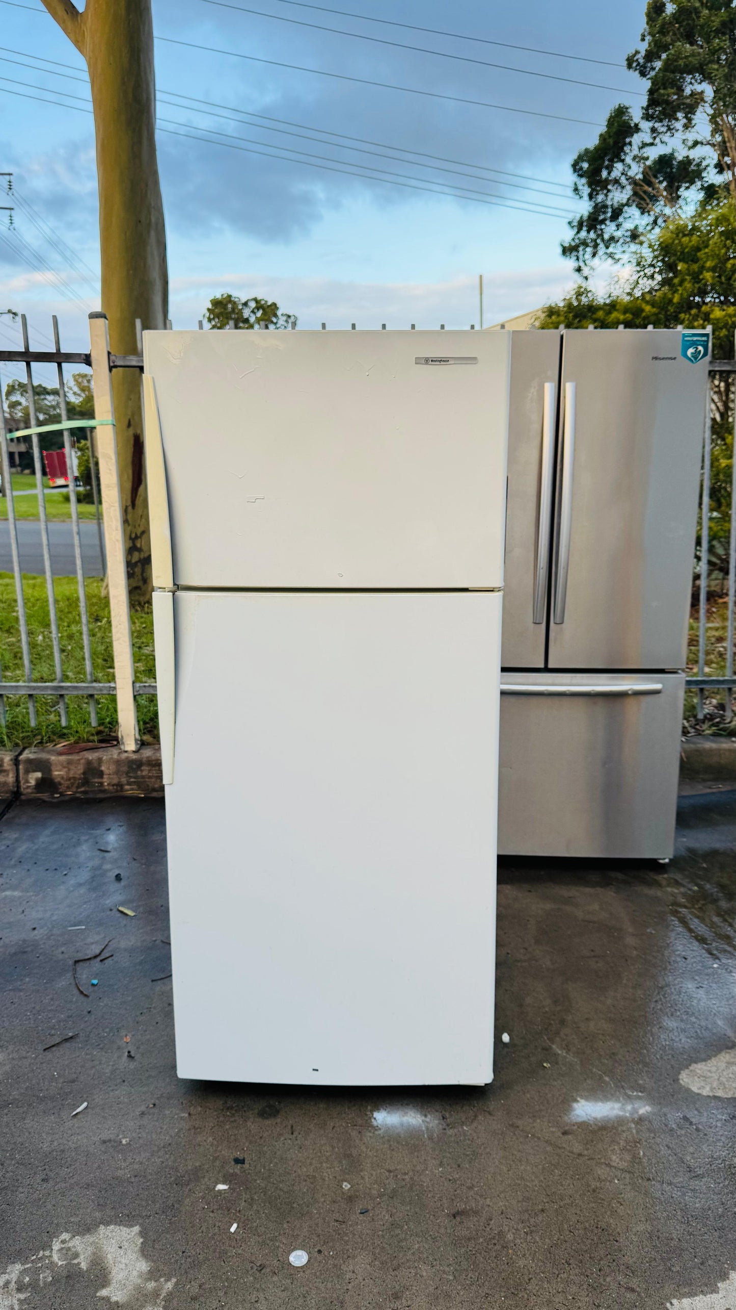 WESTINGHOUSE 416 LITRES FRIDGE FREEZER