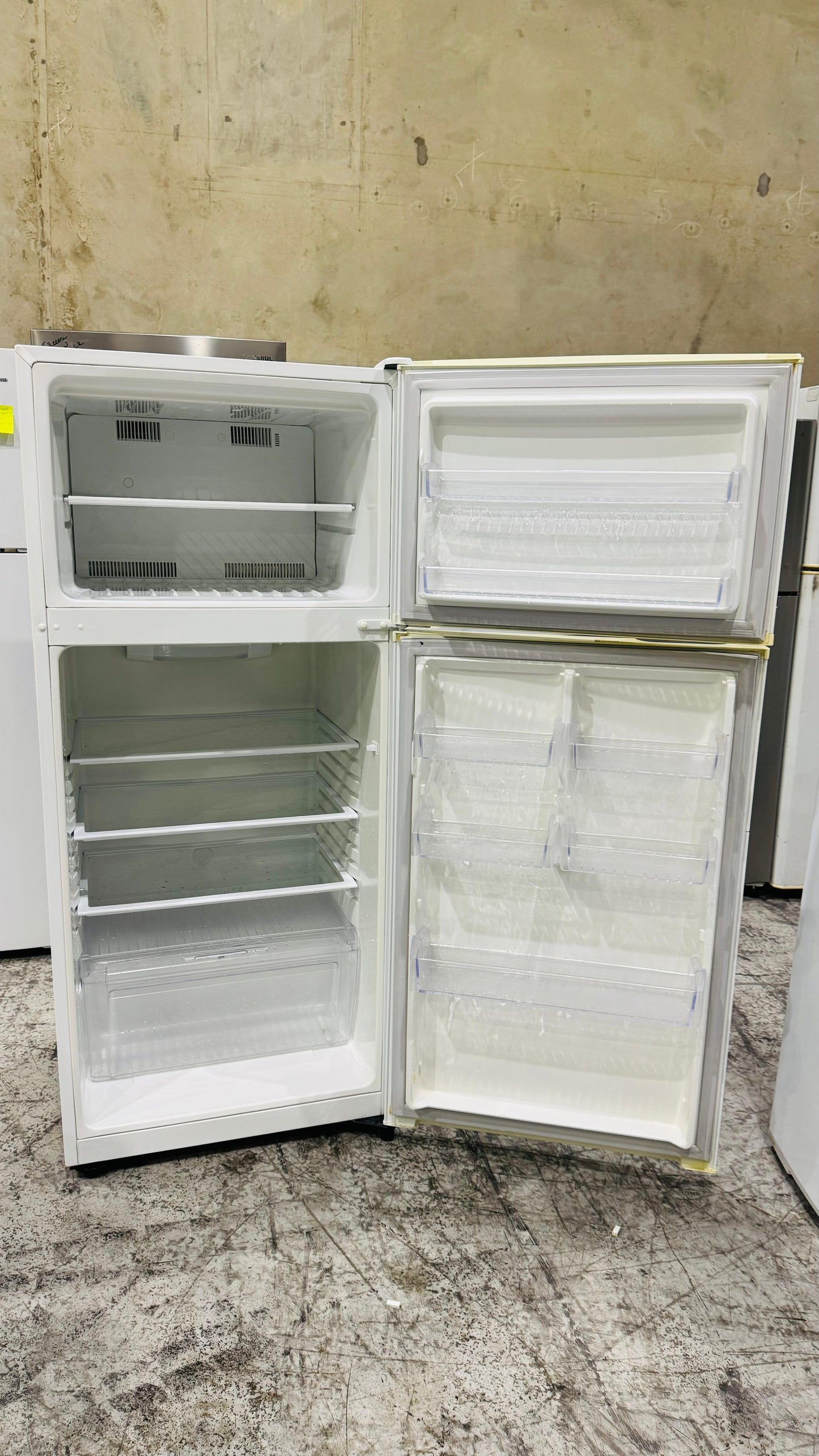 KELVINATOR 420 LITRES FRIDGE FREEZER