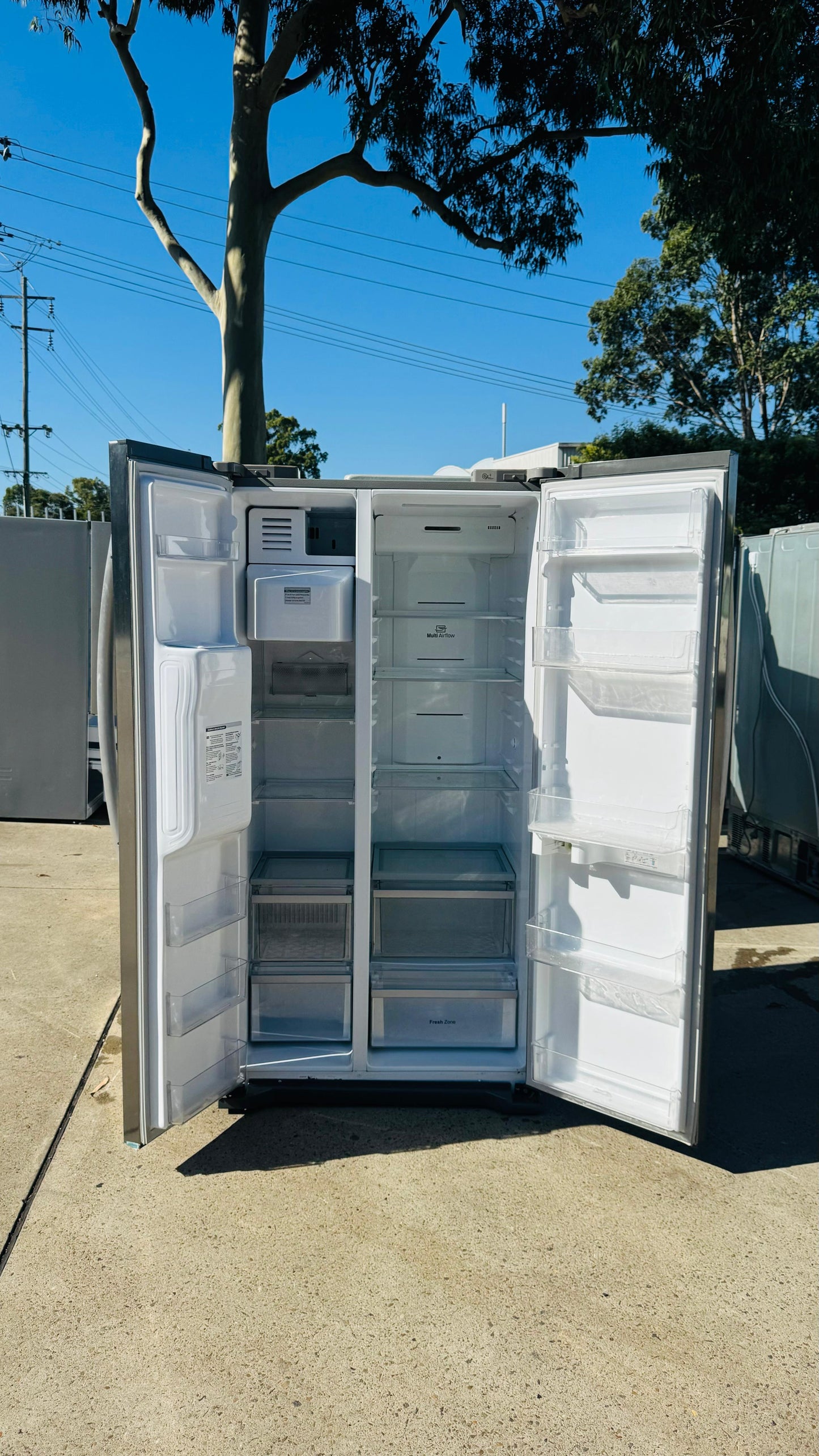 LG 563 LITRES SIDE BY SIDE DOOR FRIDGE FREEZER
